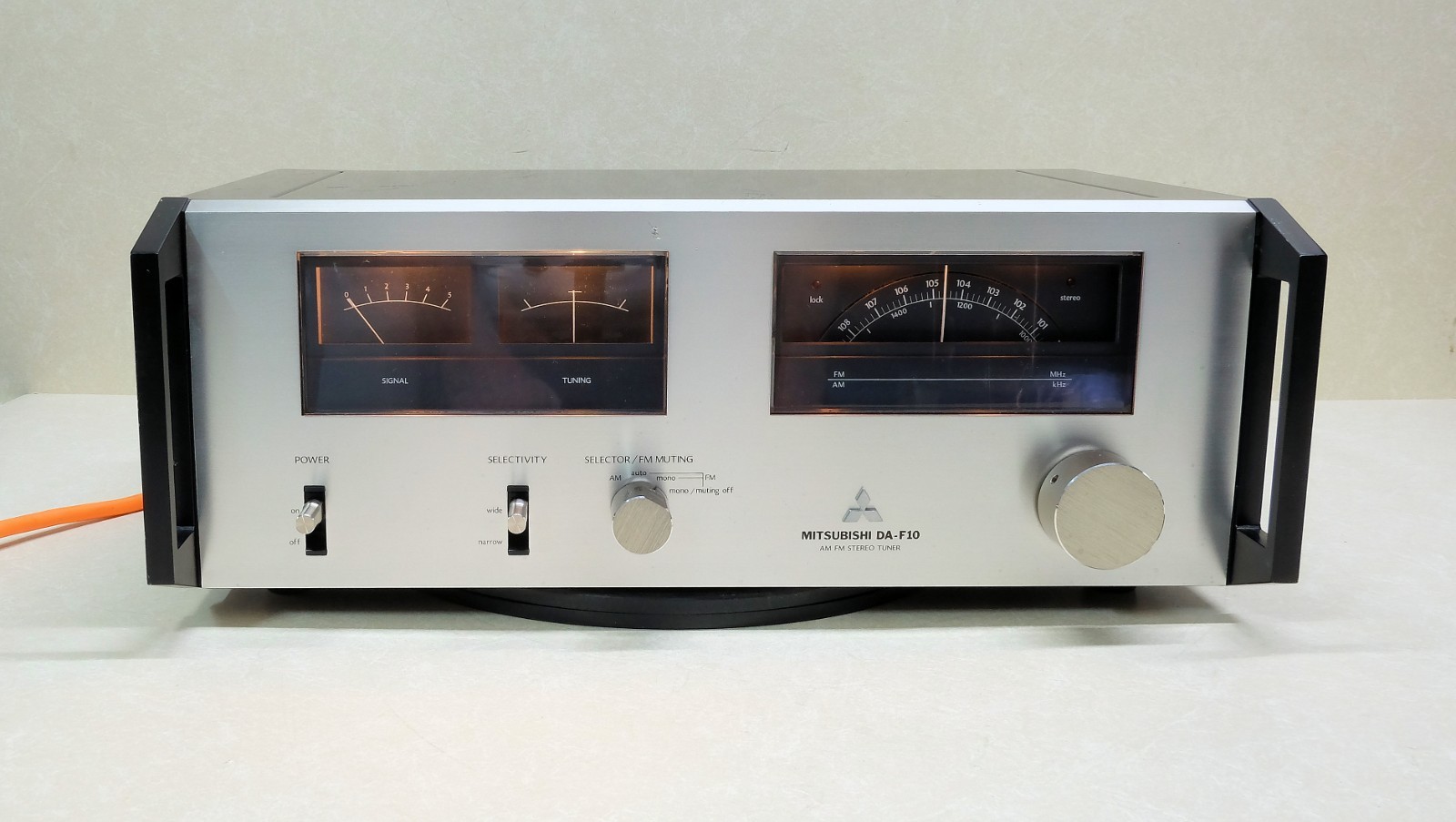 Mitsubishi DA-F10 Vintage AM/FM Stereo Tuner, Tested, Working, Japan