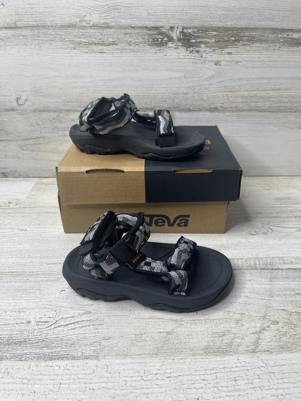 TEVA HURRICANE XLT 2 Toro Black SANDALS UNISEX Toddler Kids Size: 4 NIB!