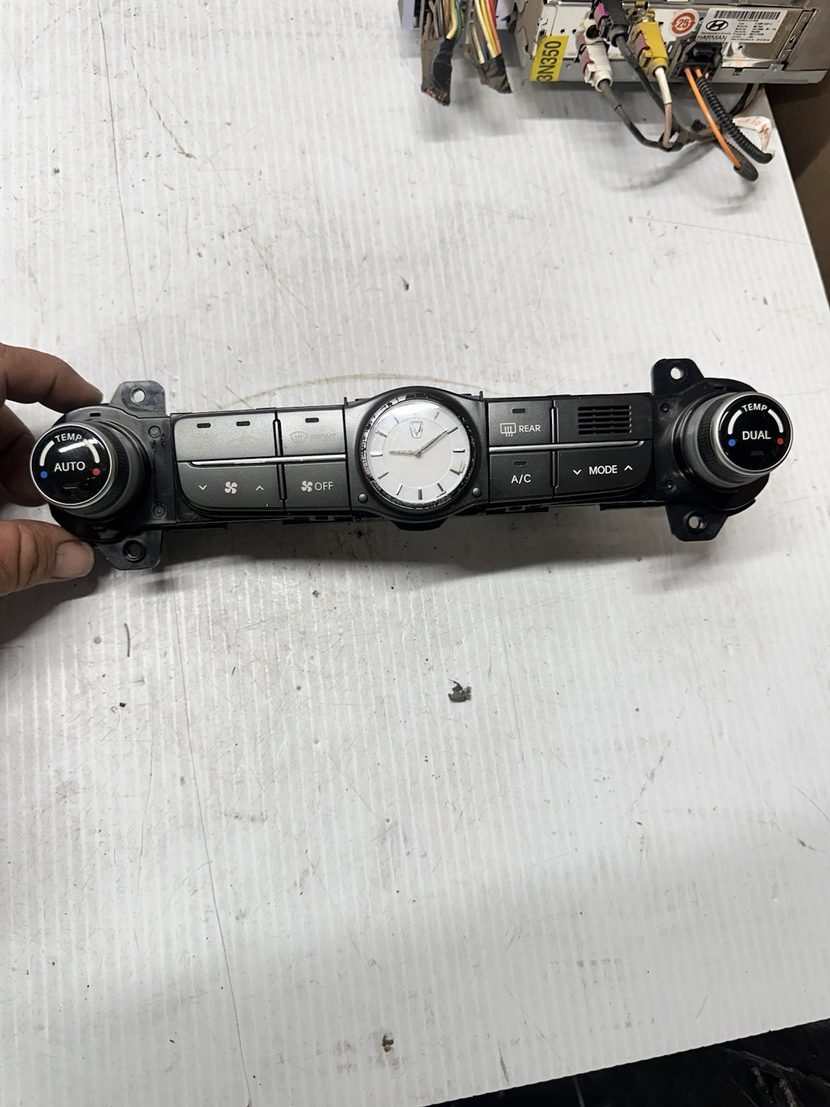 11 12 13 HYUNDAI EQUUS AC HEATER TEMPERATURE CLIMATE CONTROL PANEL OEM T 13