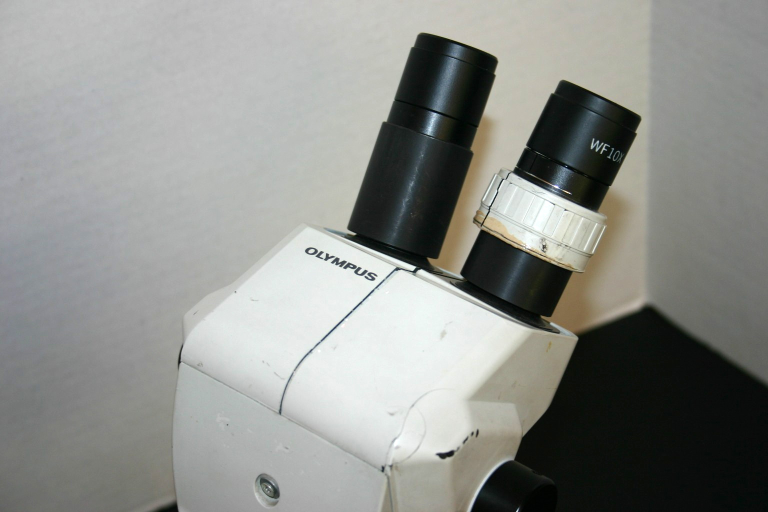 Olympus SZ-4045 ESD Stereozoom Microscope 7-40X on Rack Desktop Nice Image