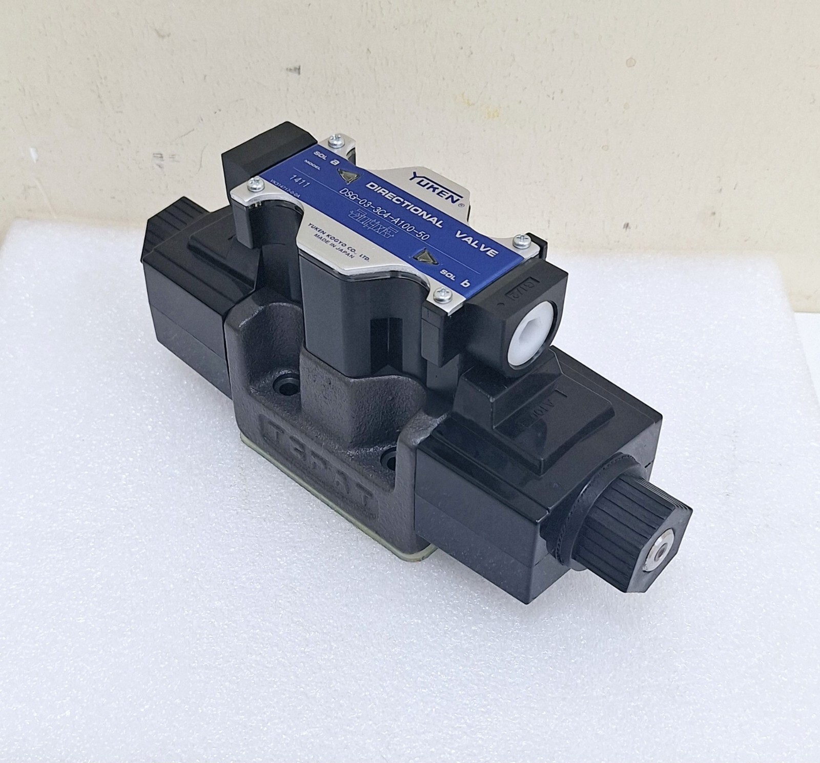 Yuken DSG-03-3C4-A100-50 Directional Valve