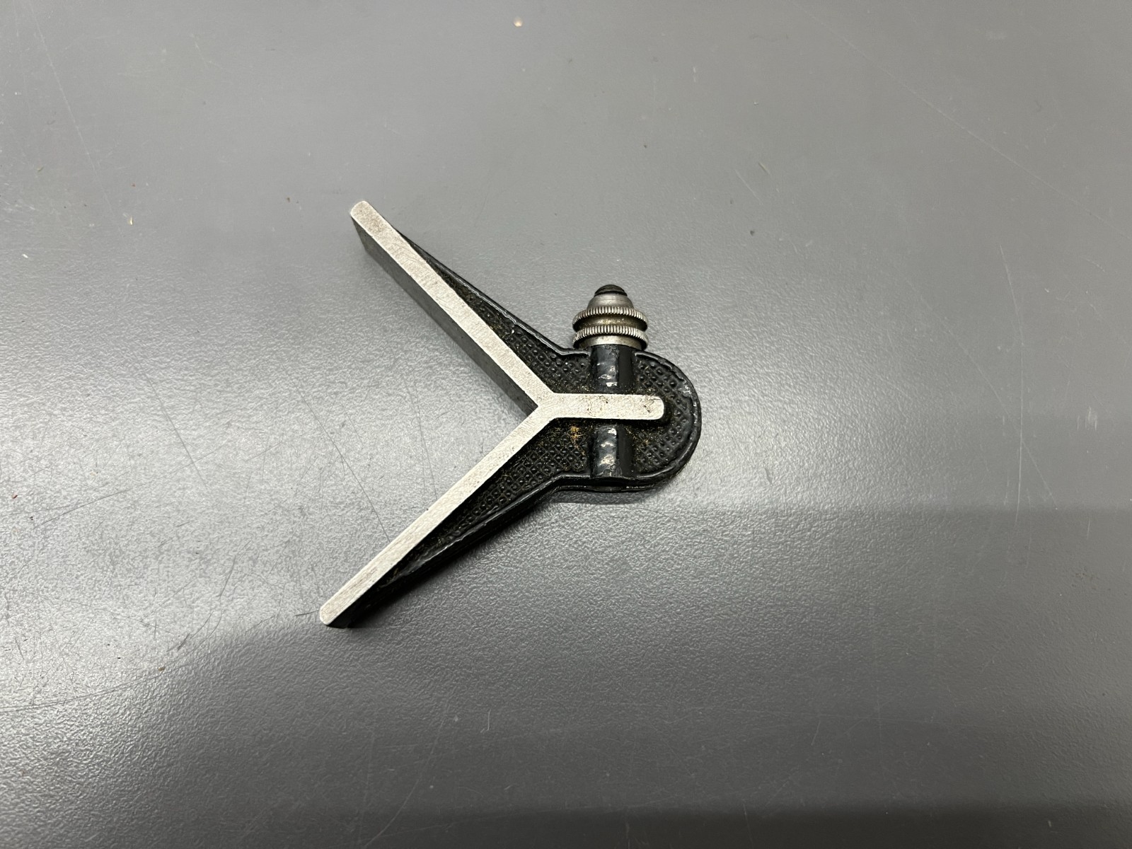 (J) L.S. STARRETT CENTER FINDER FOR 6" OR 9" COMBINATION SQUARE - MADE IN USA