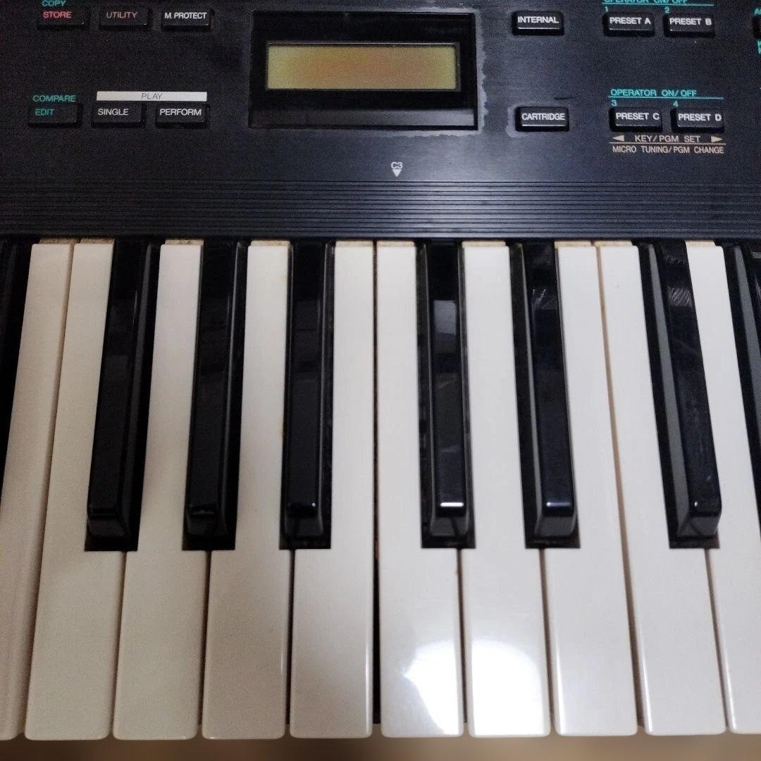 YAMAHA V2 Digital Programmable Algorithm Synthesizer JANK