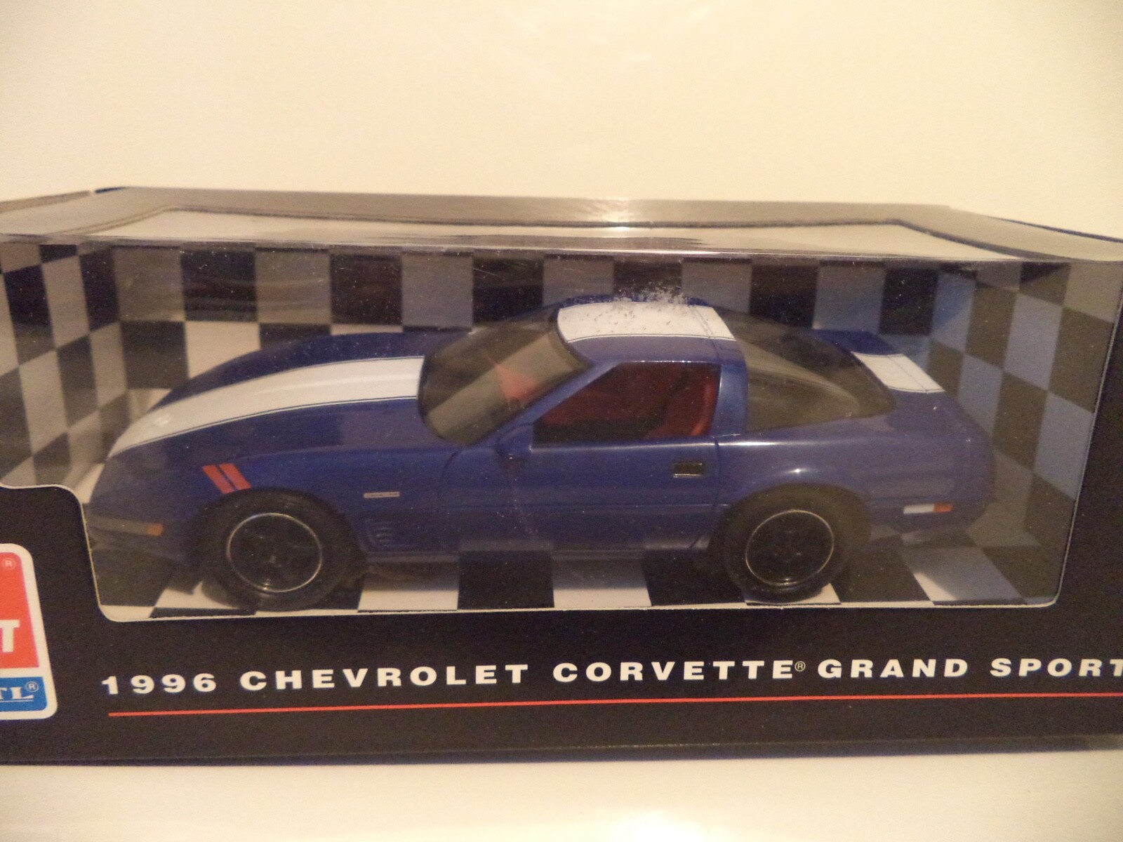 AMT 96 CHEVROLET CORVETTE GRAND SPORT CAR  DEALER PROMO 1/25 SCALE CAR  MODEL