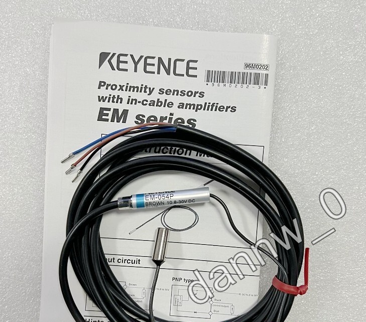 New In Box KEYENCE EM-054P Proximity Sensor