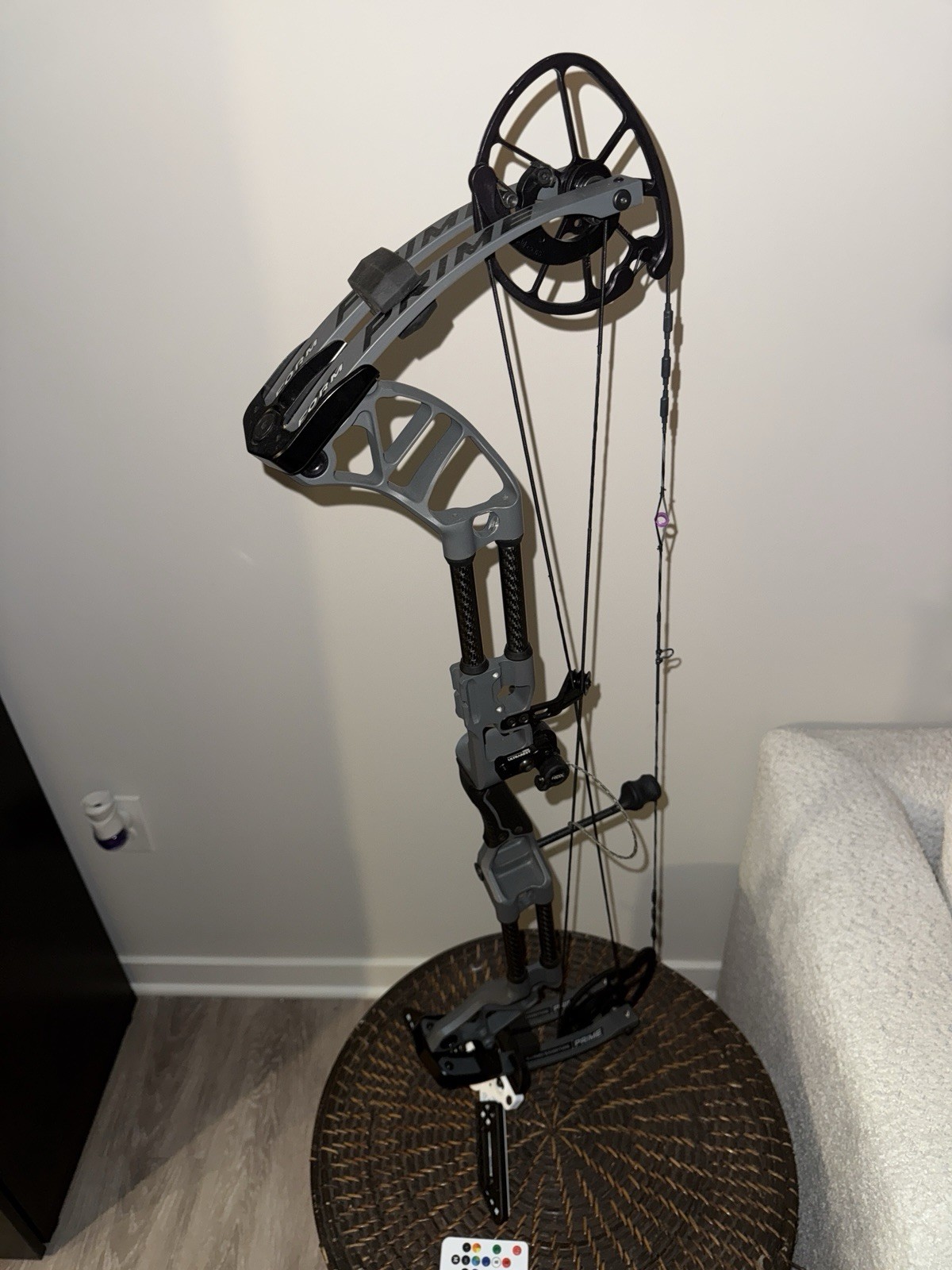 Prime FORM Left Hand Compound Bow 70lb Carbon Fiber 33in 29in Gray/Black