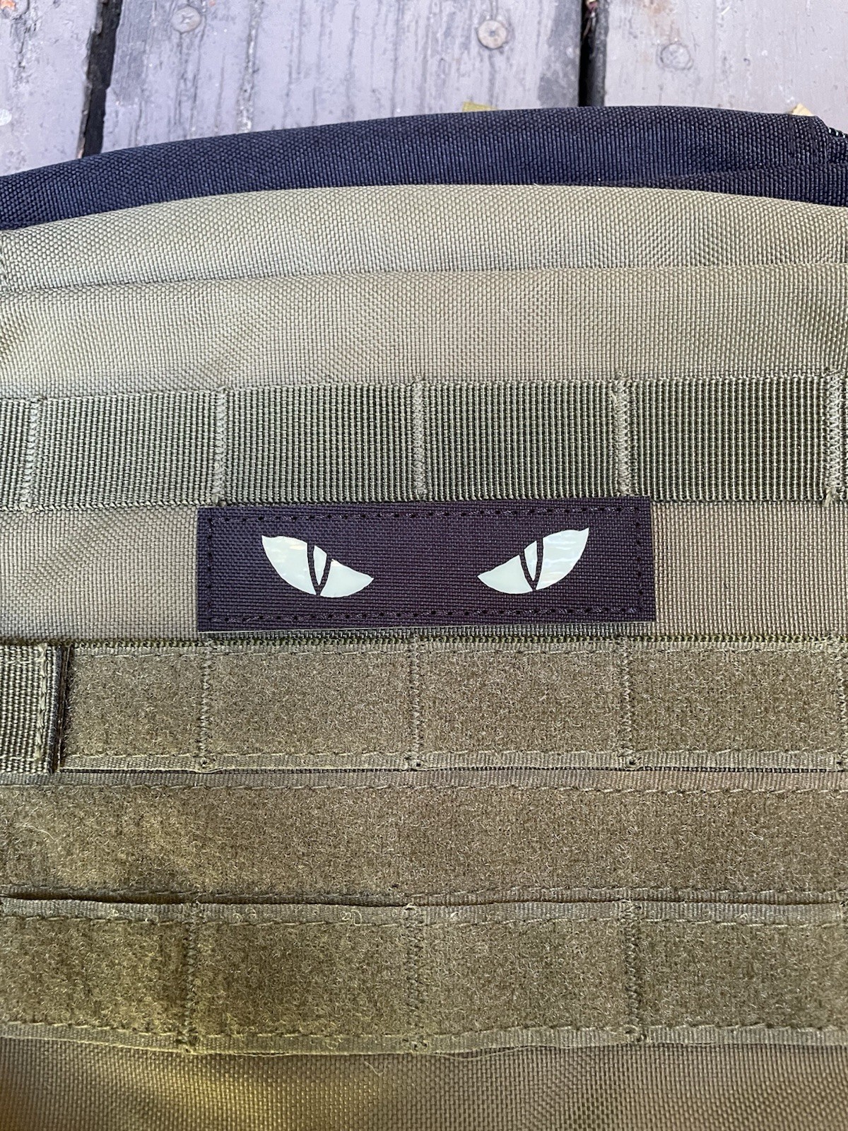 Reptile Cat IR Glow Eyes morale Tactical infrared patch Hook Loop Black