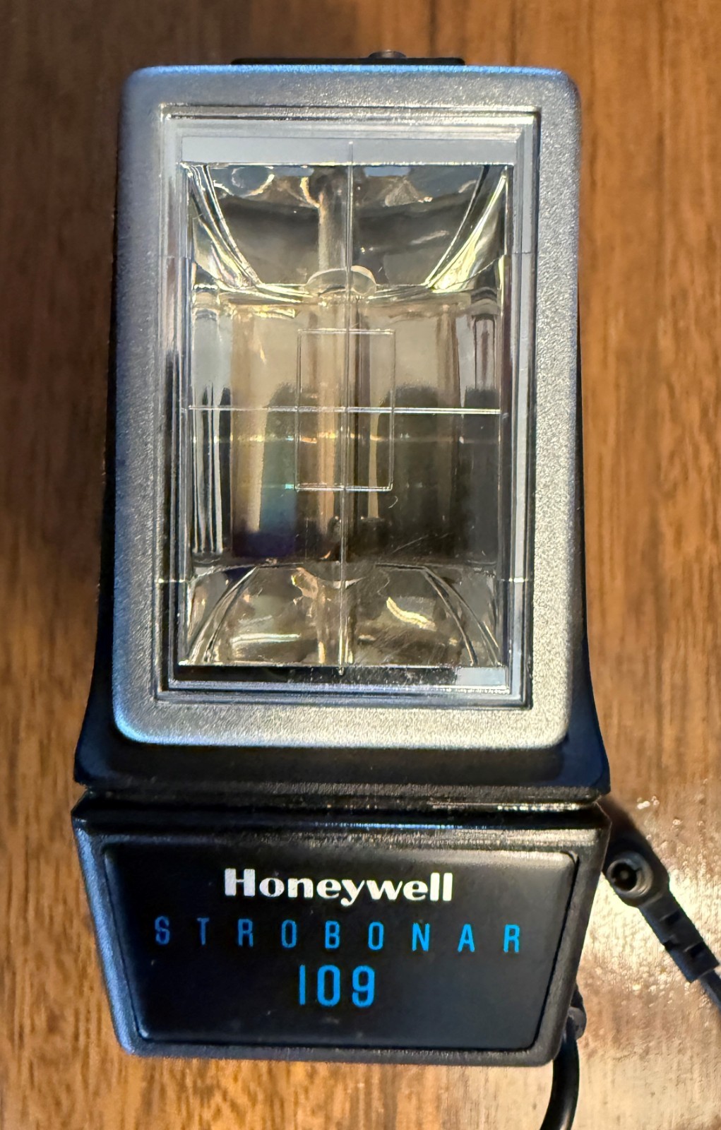 Honeywell Strobonar 109 Compact Flash Unit. Manually tested. Excellent condition
