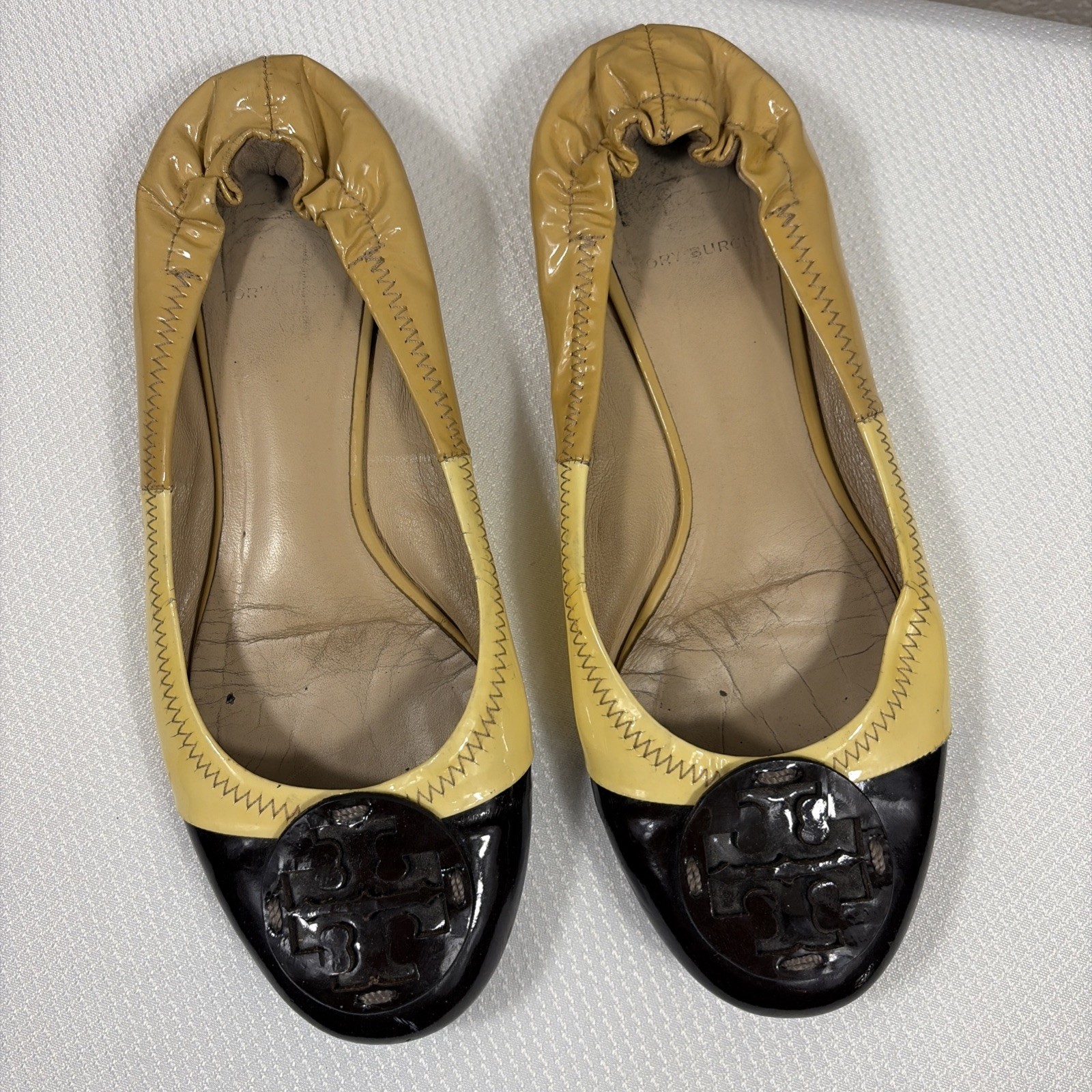 TORY BURCH Women's 7.5 - Beige & brown patent leather ballet flats shoes MINNIE