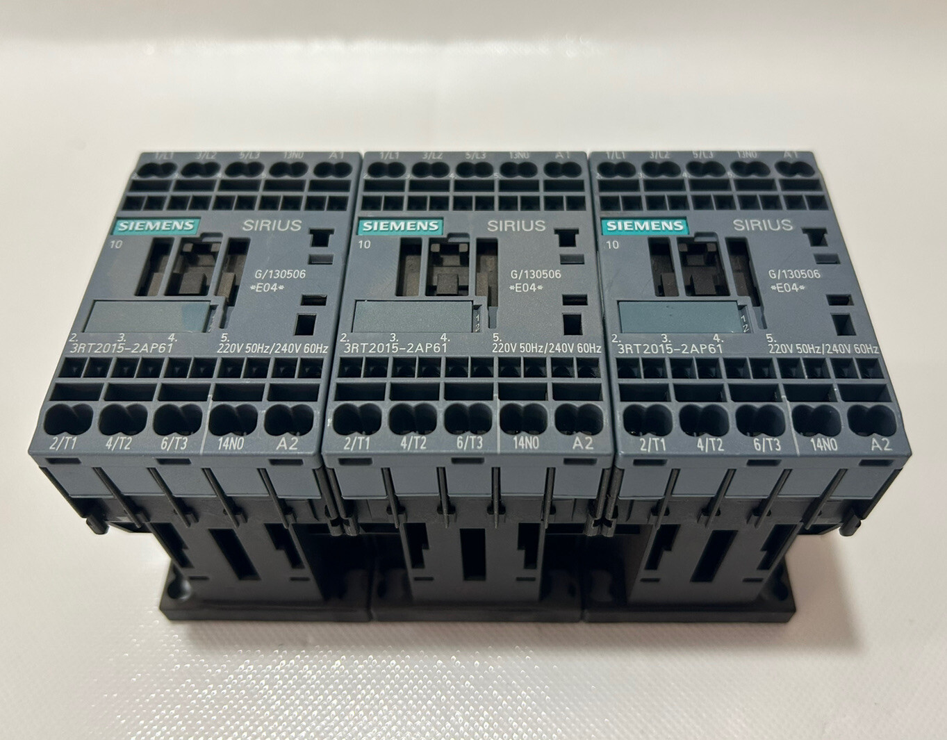 SIEMENS SIRIUS POWER CONTACTOR #3RT2015-2AP61 (LOT OF 3)