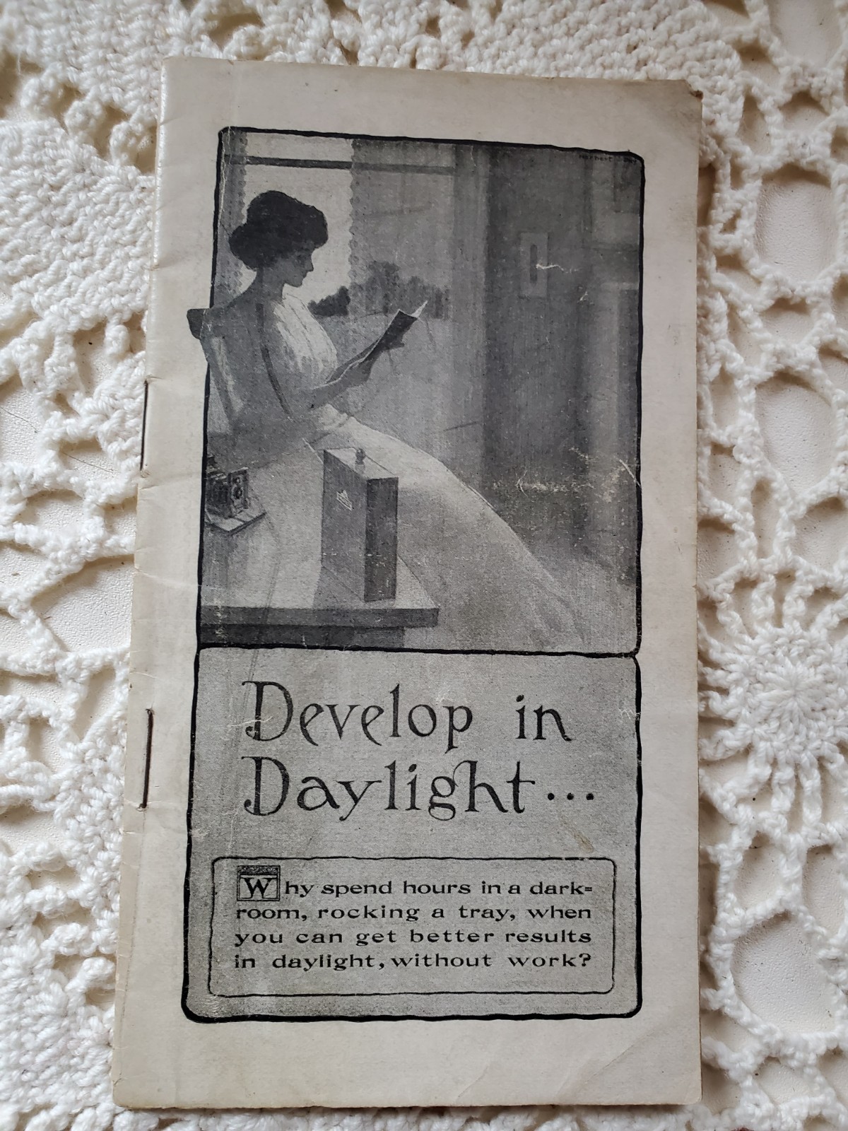 Vint DEVELOP IN DAYLIGHT---INGENTO AUTOMATIC DEVELOPING TANK Advertising Booklet