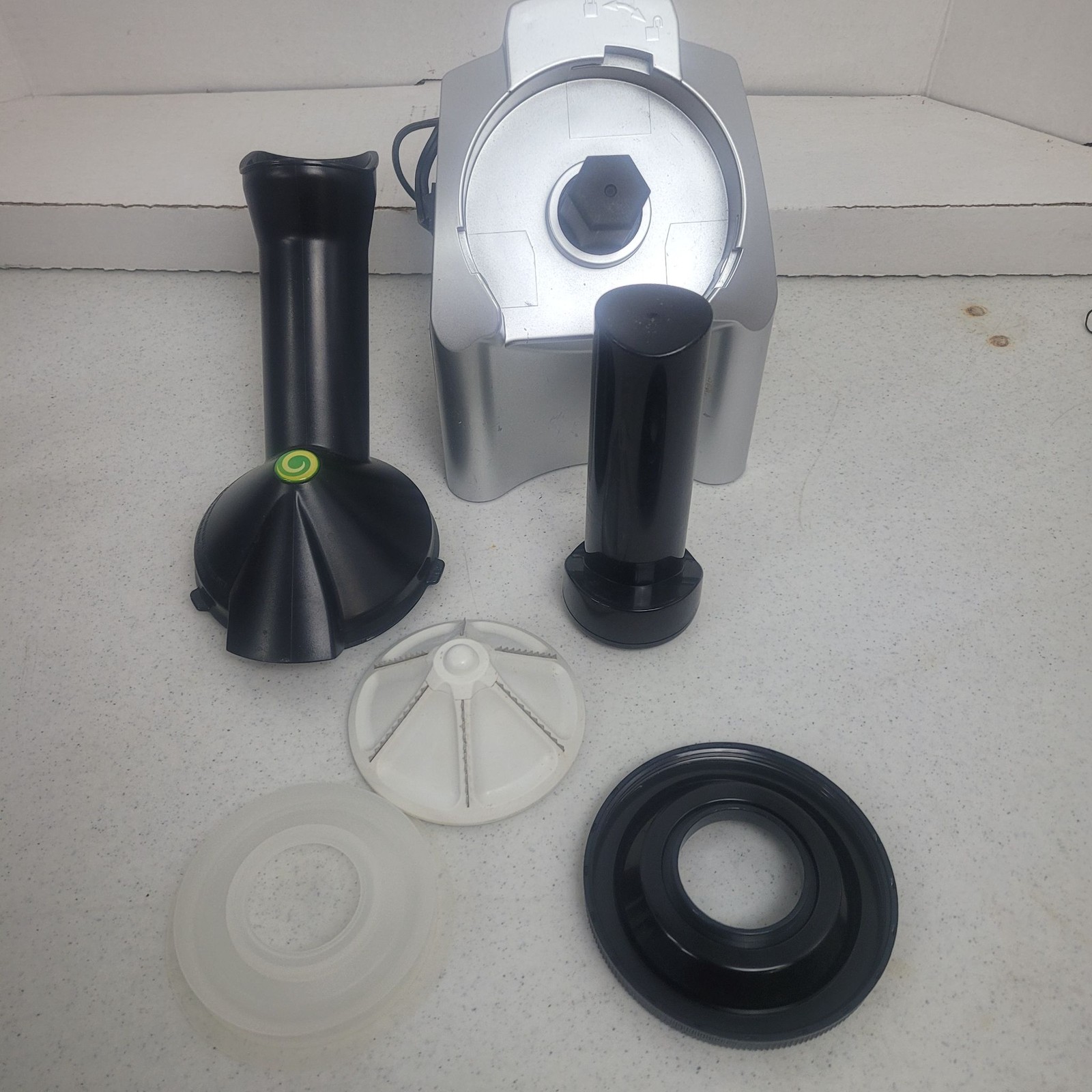 Yonanas Classic Vegan Frozen Fruit Soft-Serve Dessert Maker good working 901