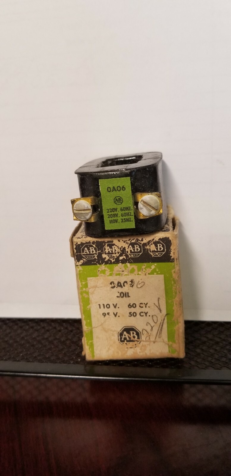 ALLEN BRADLEY OAO6 COIL 0A06 220/208V, 60HZ, 110V, 25HZ New in Box OA06 0AO6