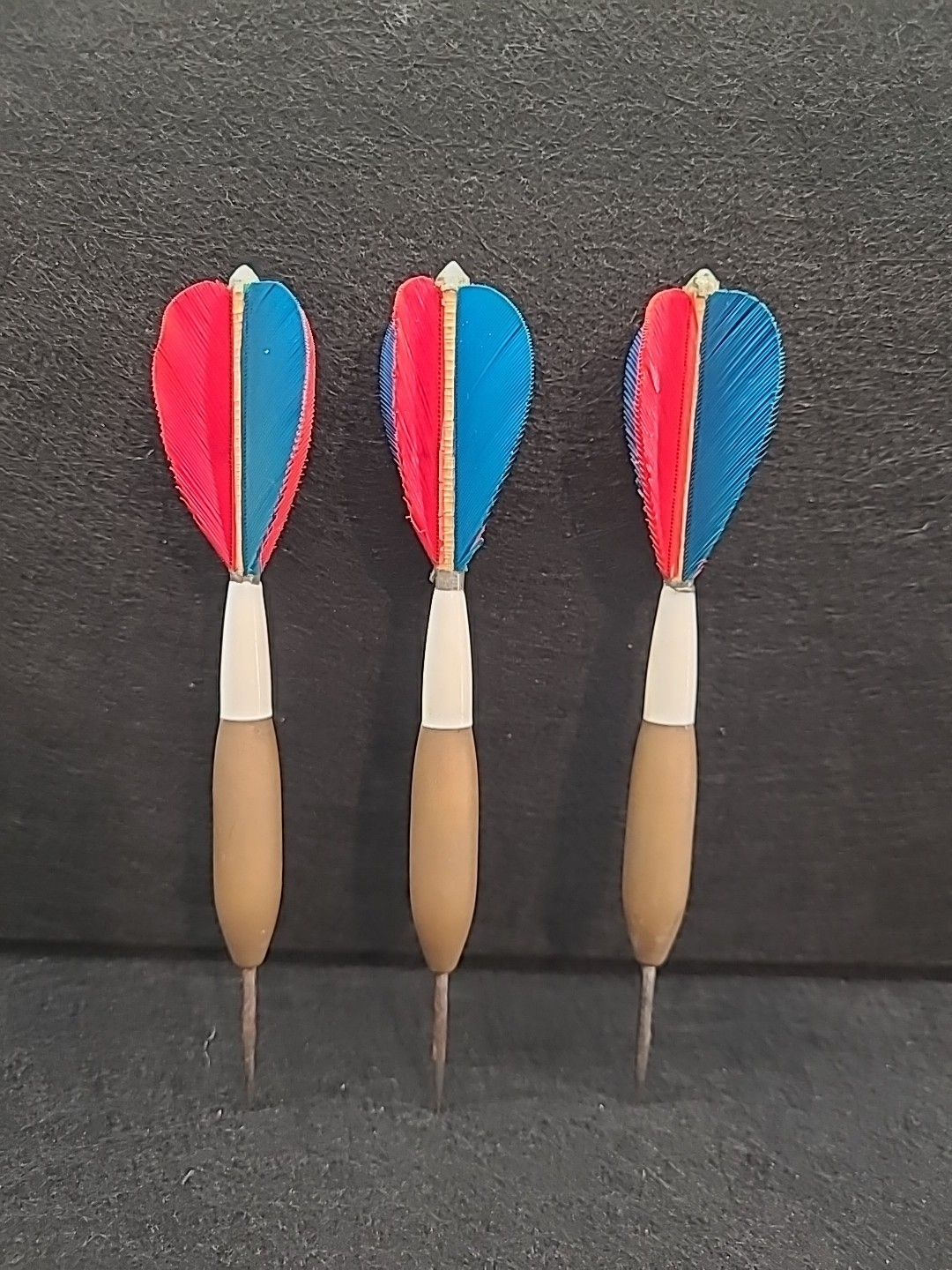 Vintage Unicorn Red/Blue Feather Dart Set 11/68 #849545 England 20 Grams