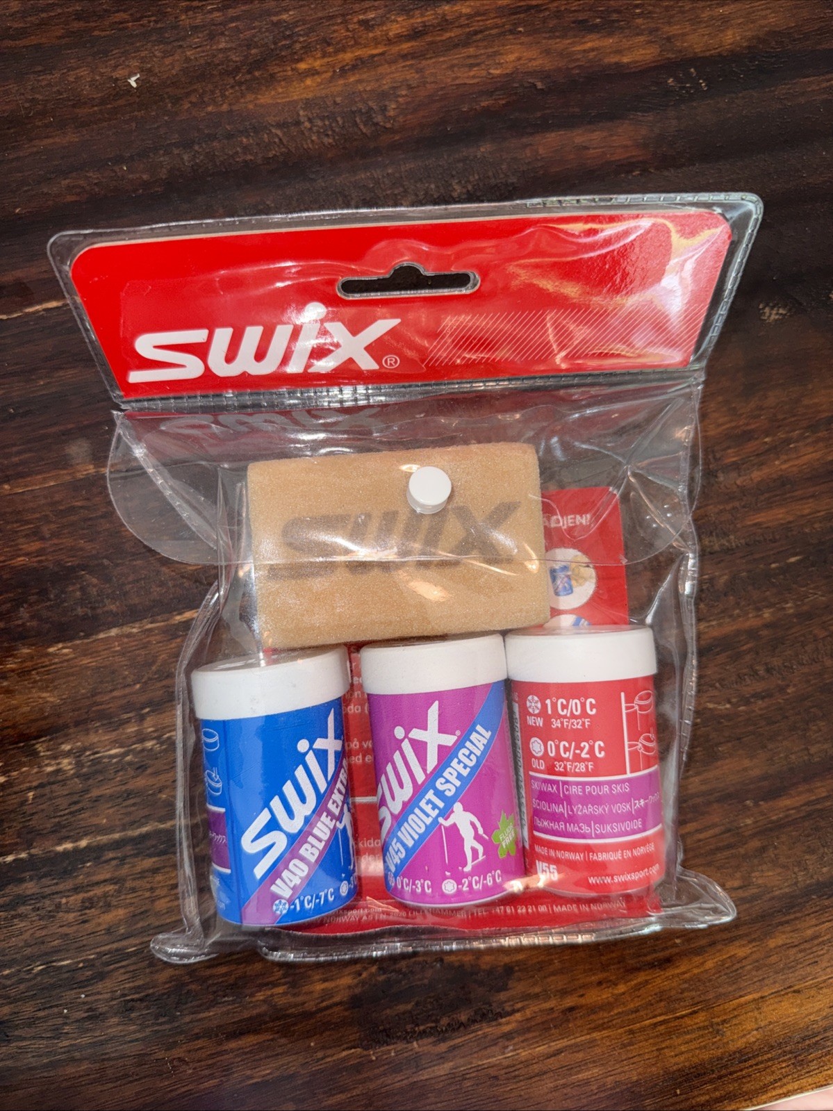 Swix Classic Nordic Ski Wax Pack with 3-Kick Wax and Cork, 8 x 8-Inch 8 x 8 bag