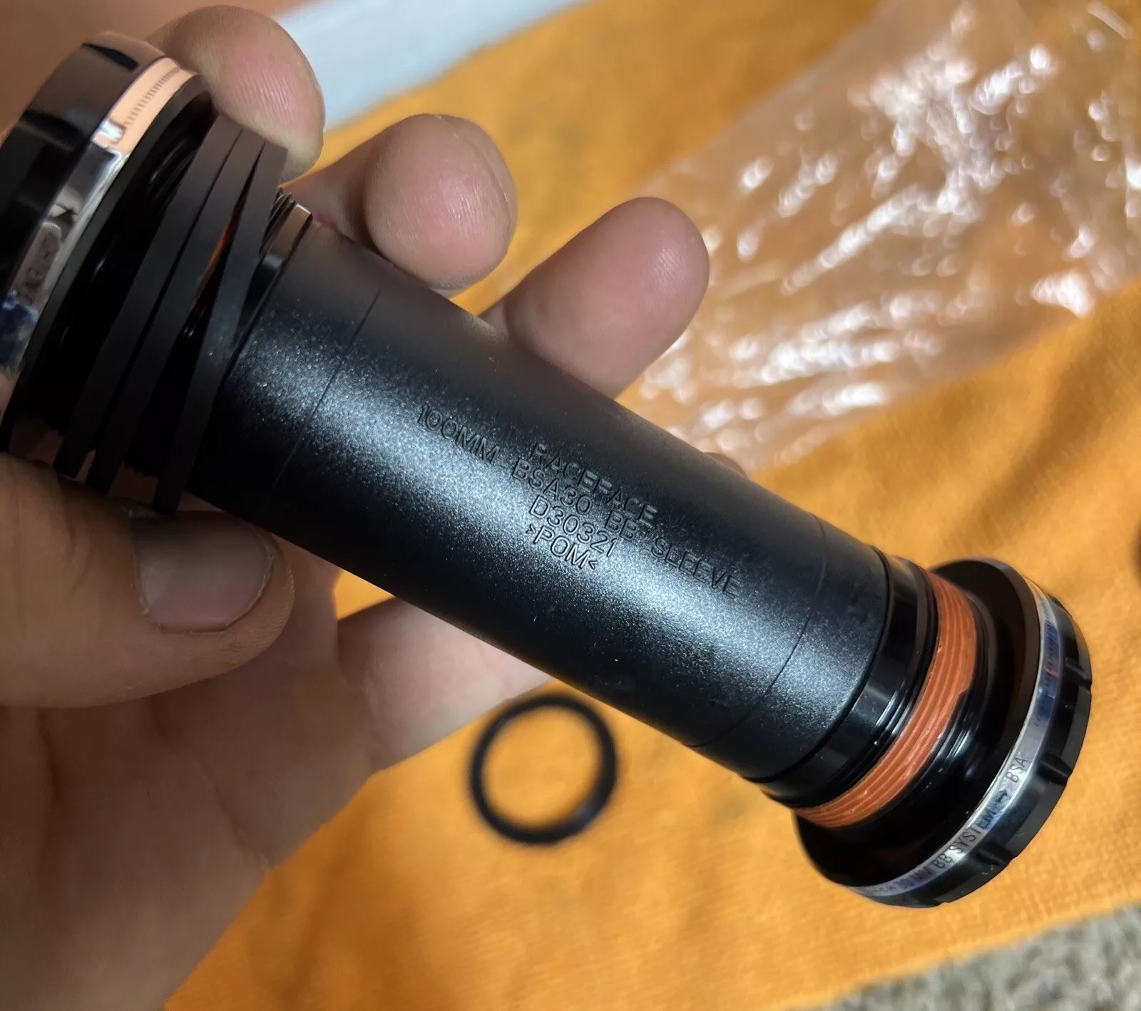 RaceFace 30mm CINCH Bottom Bracket BB BSA 100mm Shell Spindle External Seal