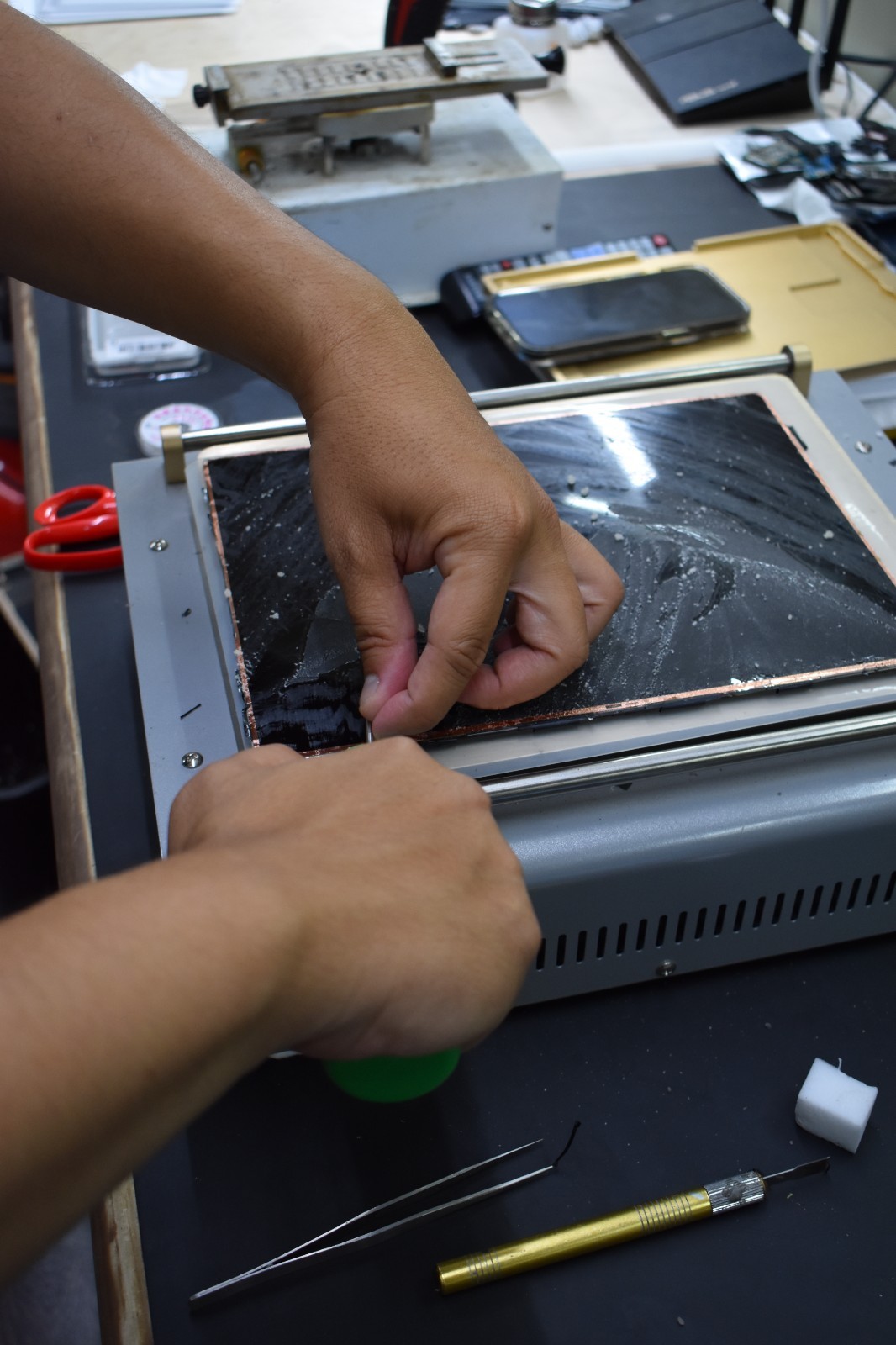 iPad Pro 12" Mail-in Front Glass Screen Replacement Service | HTX Micro