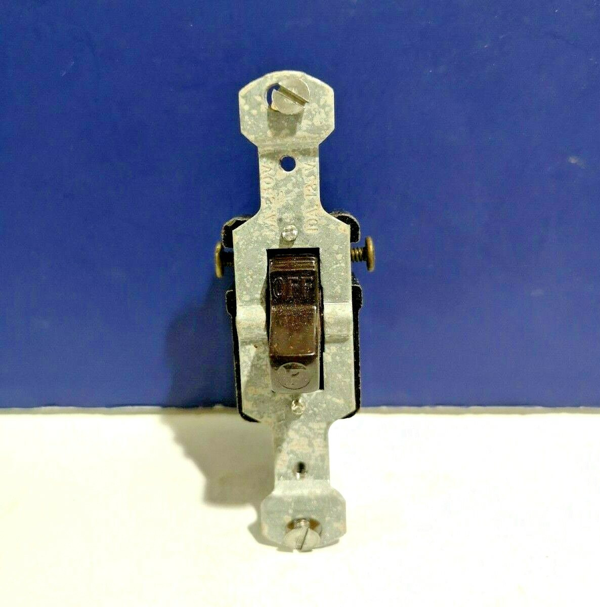 NEW BROWN 10A 125V 5A 250V Bakelite "T" Rated TOGGLE SWITCH Flush Circle F 2036