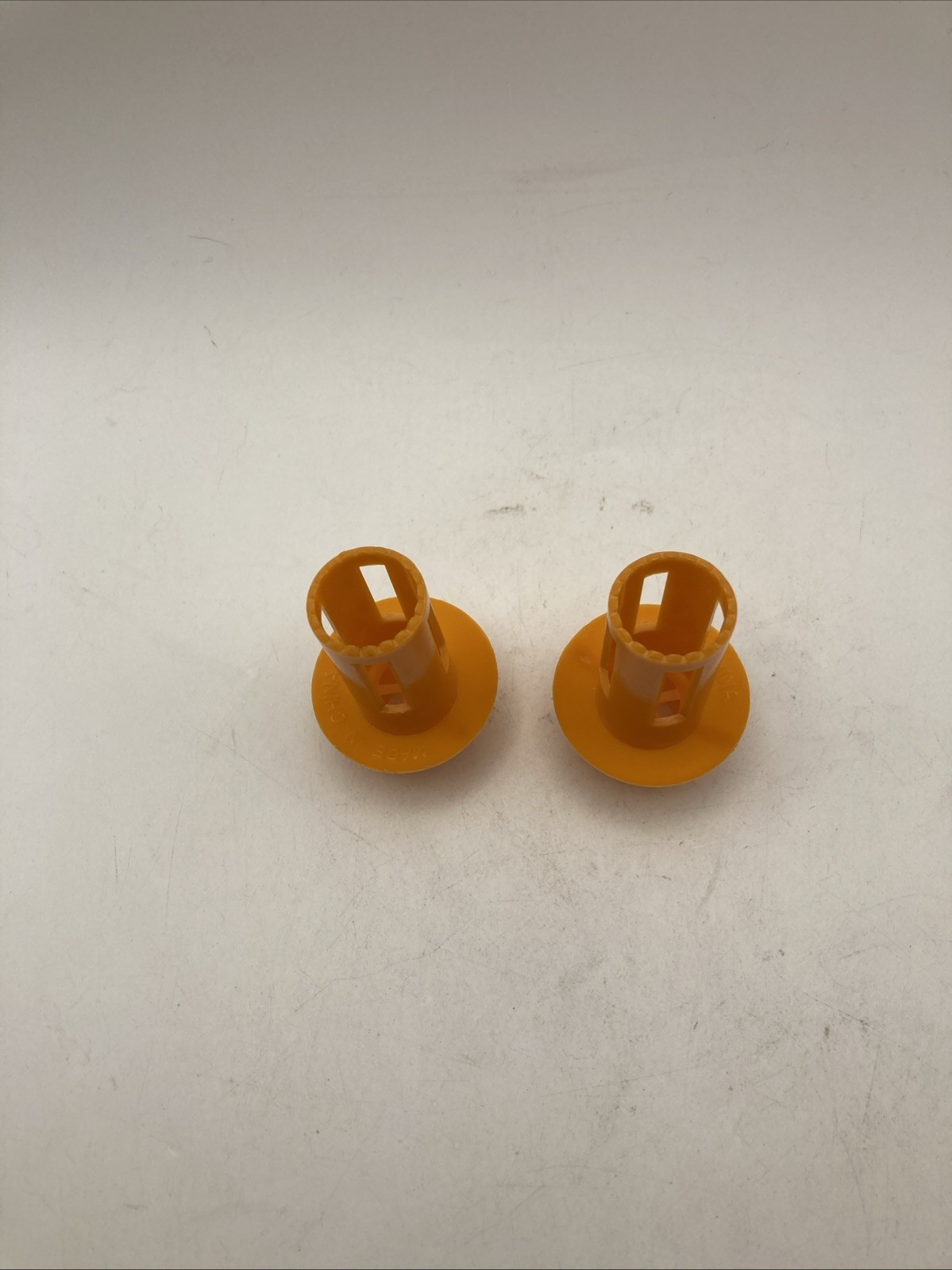 Two (2) Worlds Smallest Juice Extractor Plastic Kitchen Tool Orange Gadget