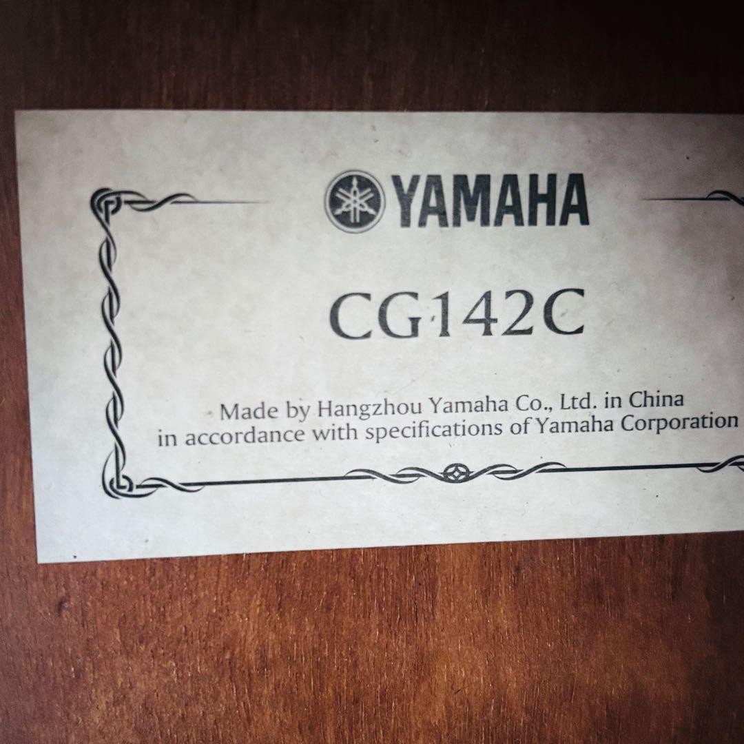 Yamaha CG142C Classical Guitar Solid Cedar Top With Case