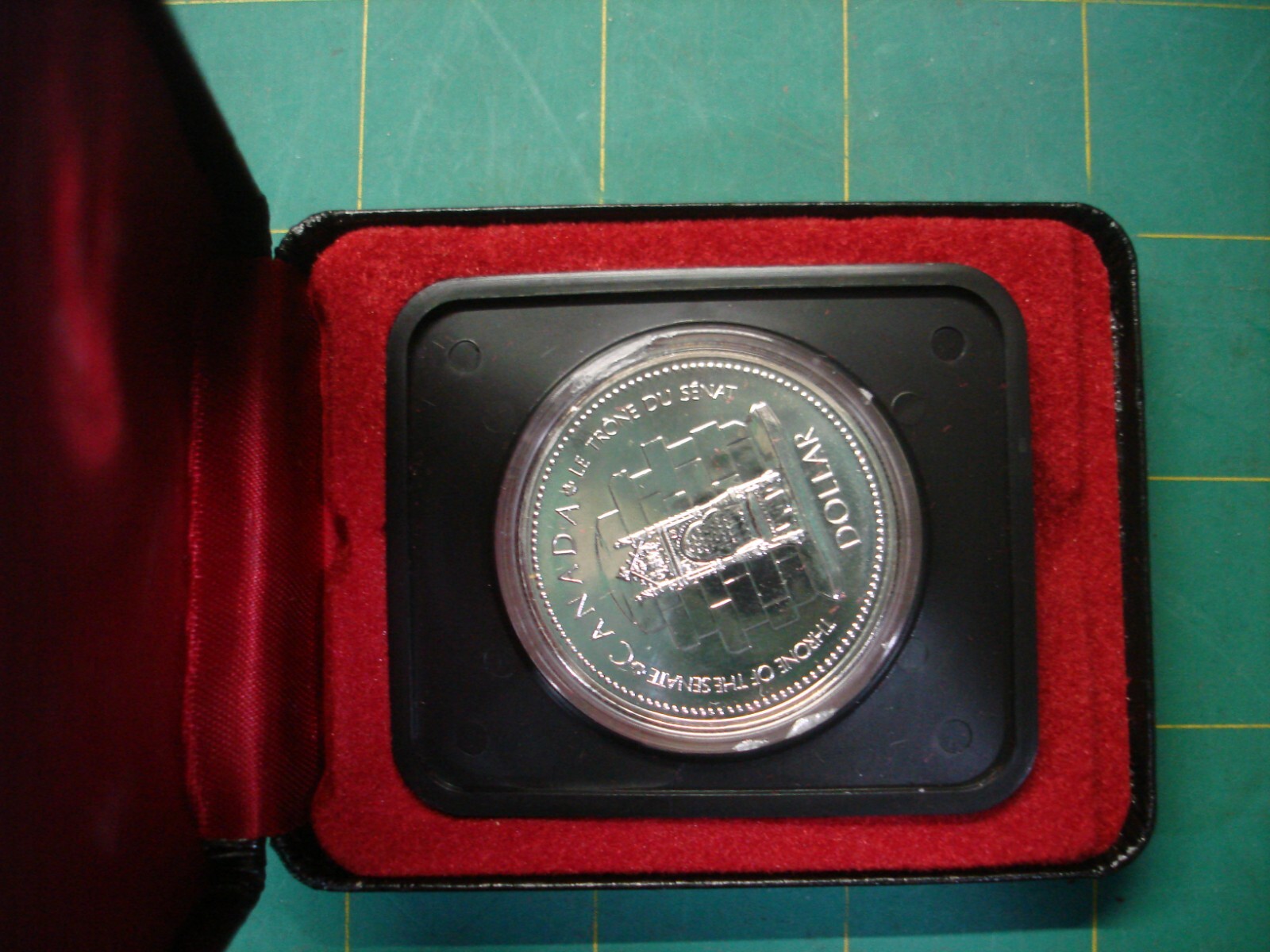 1977 CANADIAN THRONE OF THE SENATE 1877 1977 CENTENNIAL SILVER DOLLAR W/CASE & S