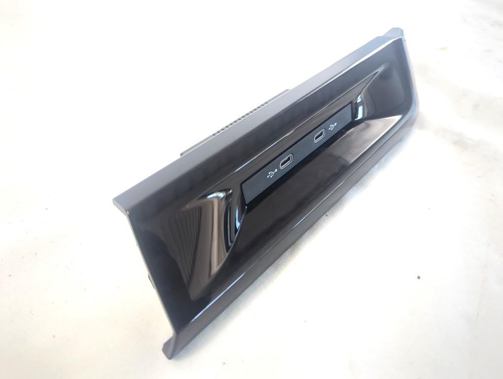 5NA035700 USB-C INPUT PORT VOLKSWAGEN GOLF 8.5 R-LINE 2.0 D 110KW AUT 5P (20