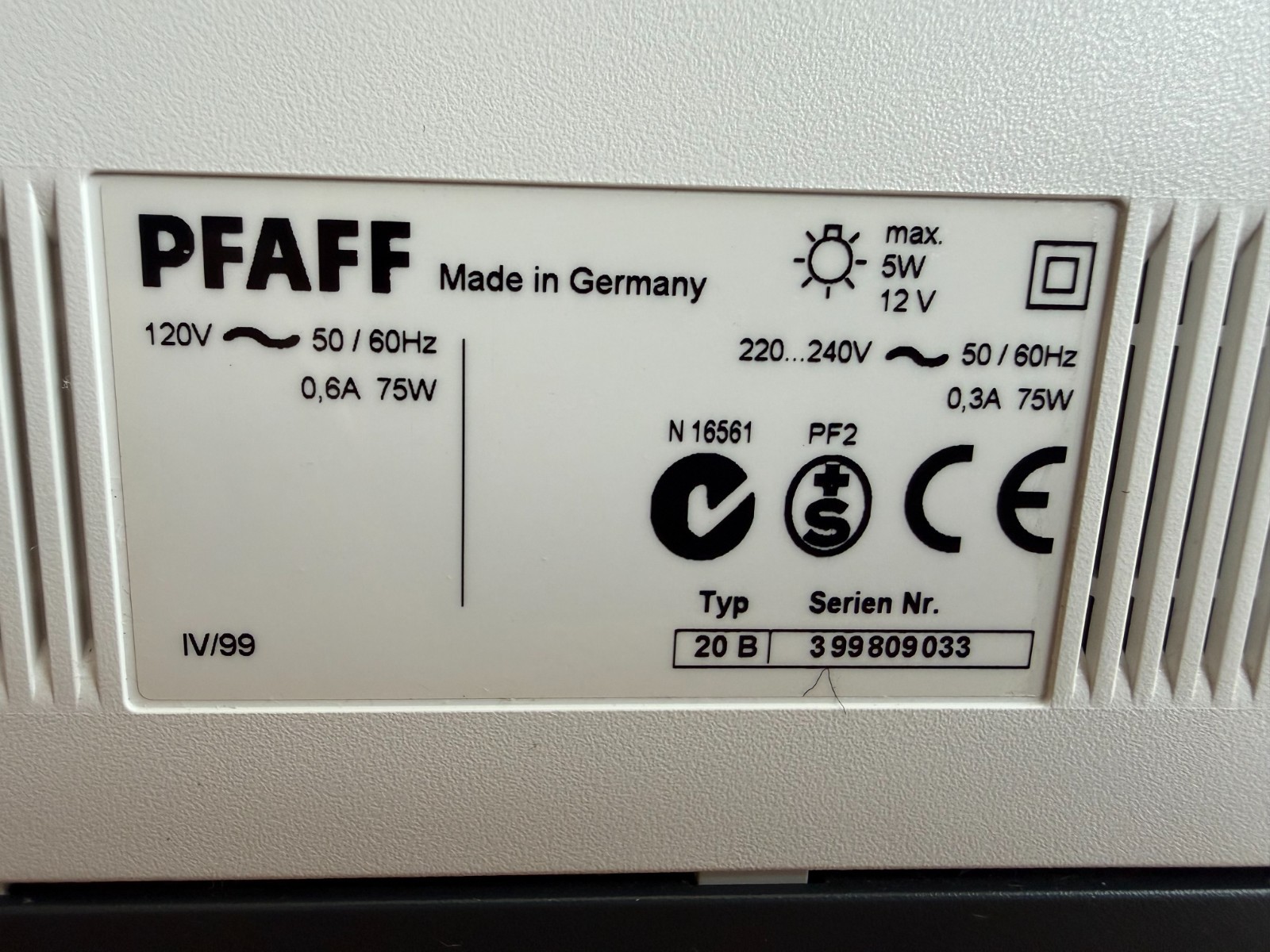 PFAFF Tiptronic 2030 sewing machine
