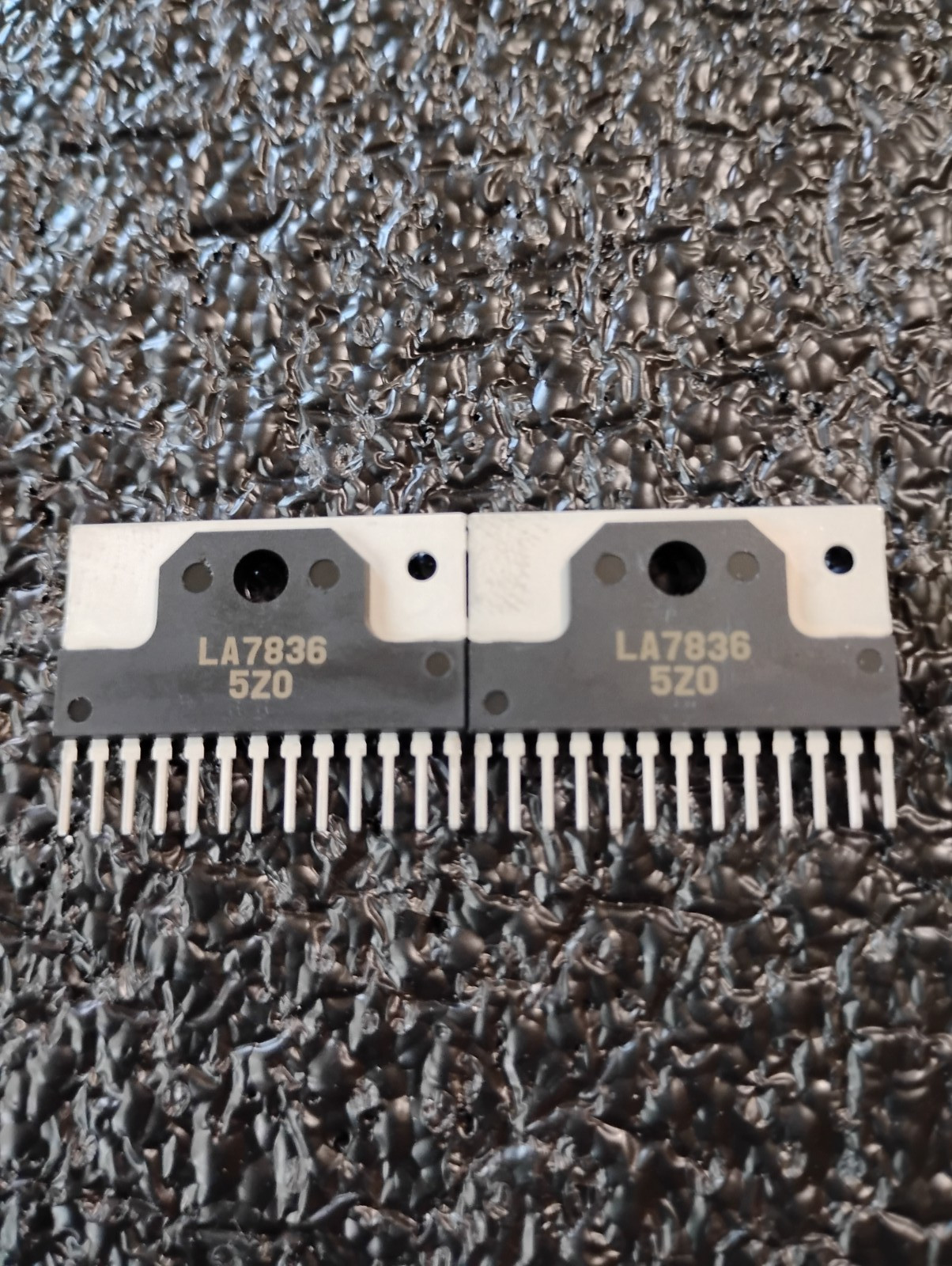 Sanyo LA7836 Vertical Deflection ICs' Qty-2