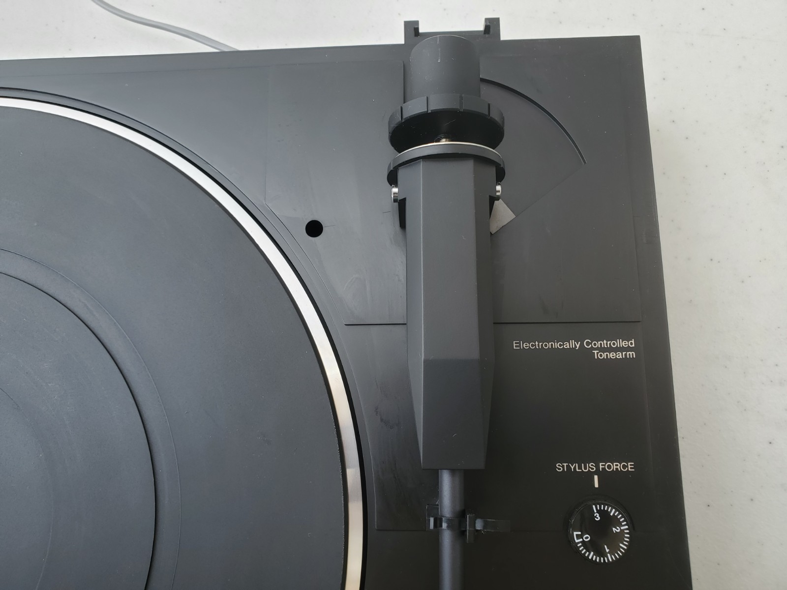 Denon Turntable Quartz DP-23F Micro Processor Fully Automatic Turntable System