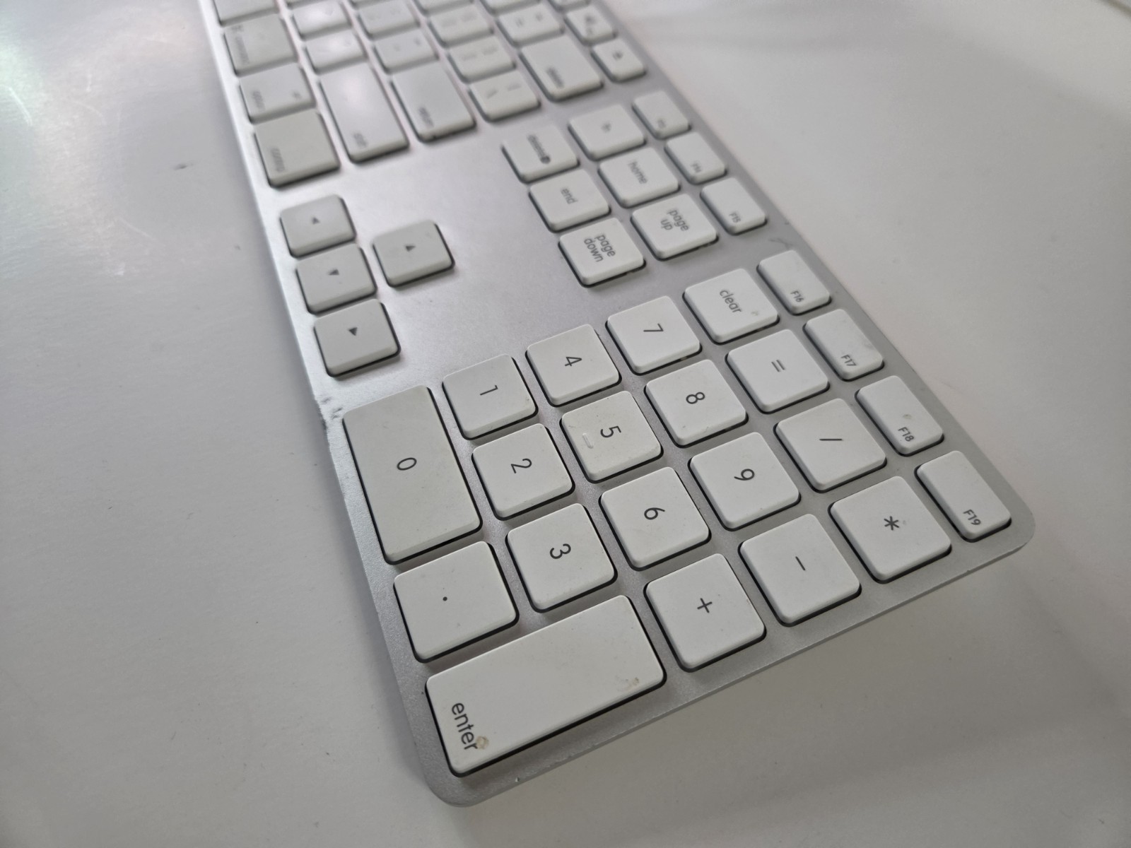 Apple USB Wired Keyboard With Numeric Keypad - A1243