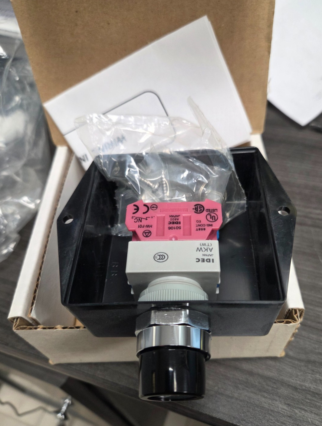 Surface Mount Pushbutton Model TS-17