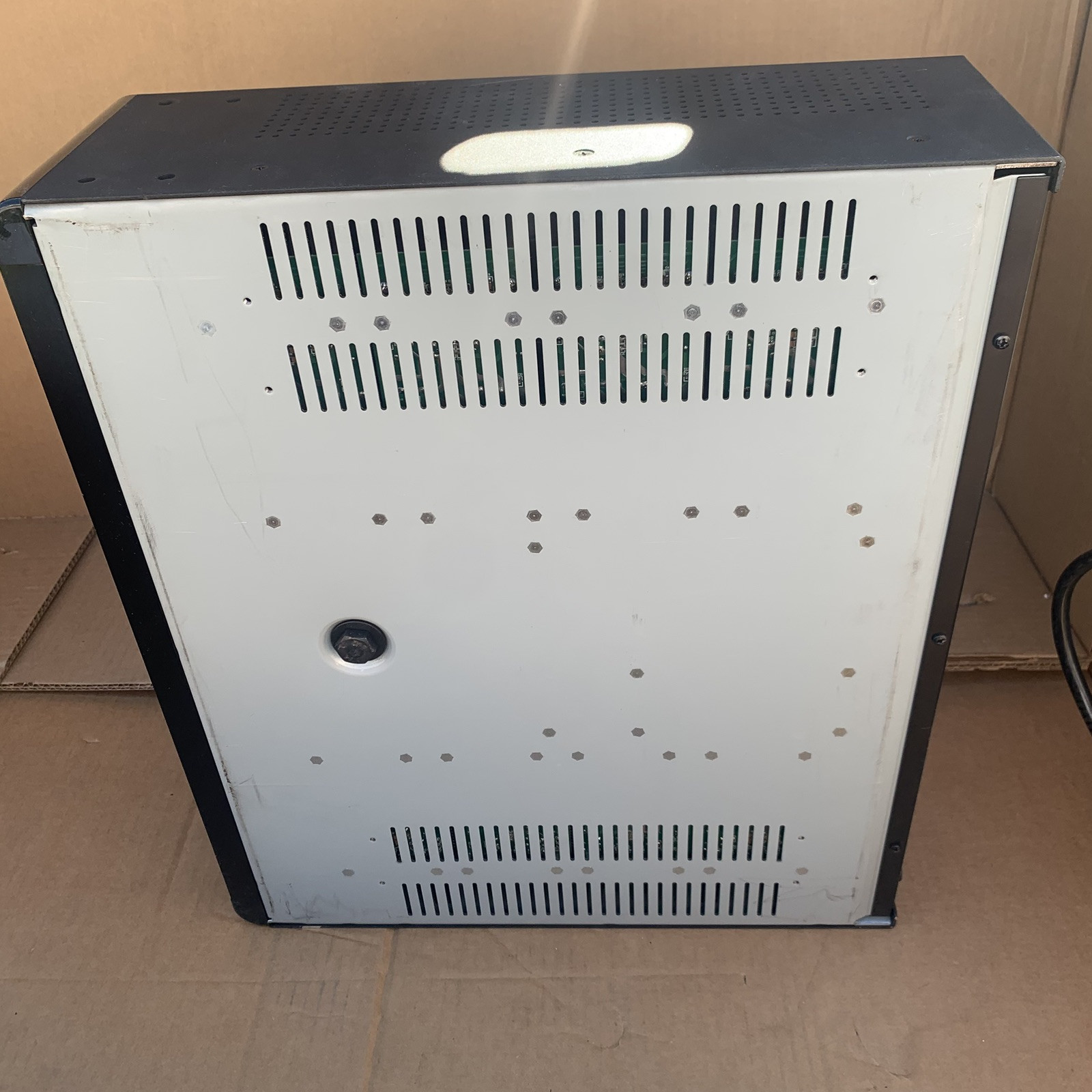 Savant AMP-2000 8 Zone/ 16 Channel Amplifier - Good!