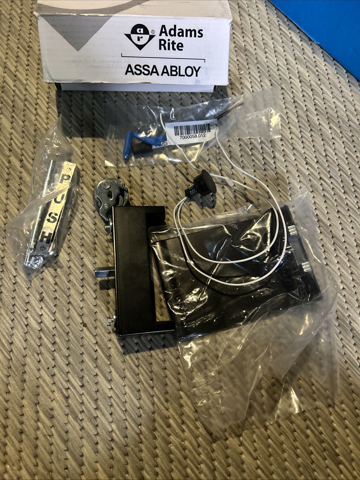 ASSA ABLOY 4591-01-00-628 Paddle Operator Pull to Left New Open Box