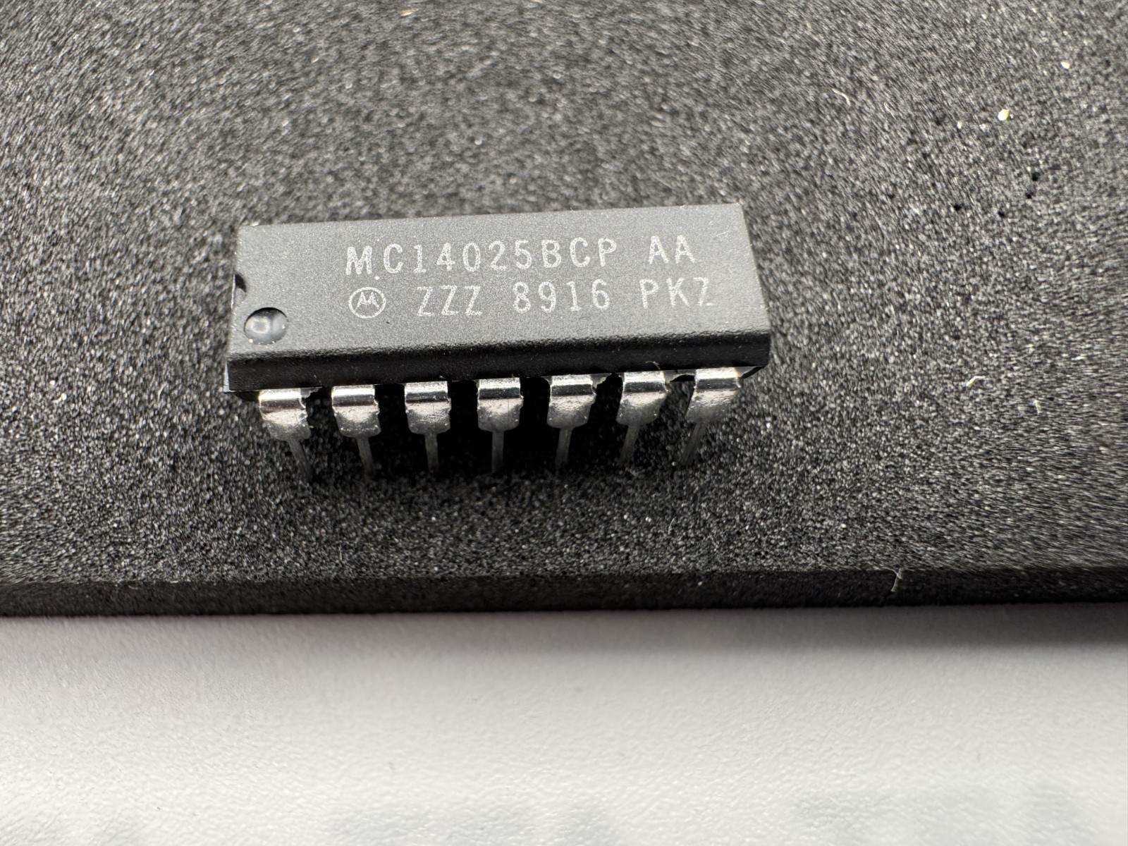 3 PCS  MC14025BCP Motorola Integrated Circuit DIP 14 Triple 3-Input NOR Gate