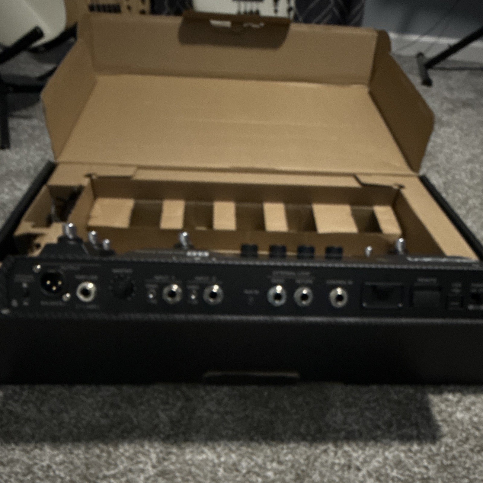 Zoom B6 (MPN B6) Digital Multi-Effects Processor for Bass Guitar