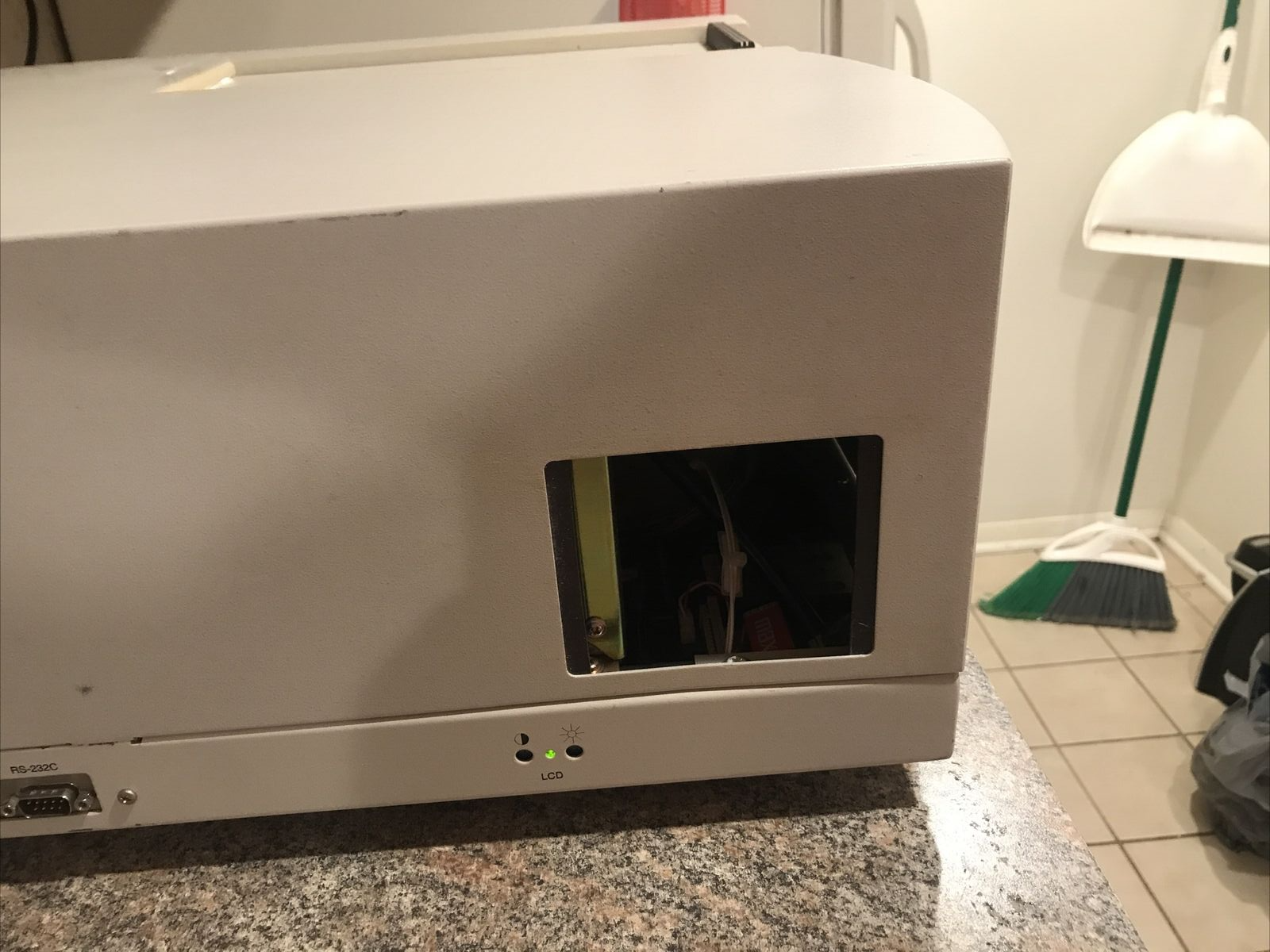 Hitachi U-2010 Spectrophotometer