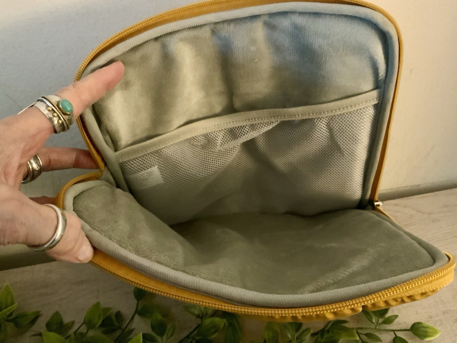 UBRAND PADDED ZIP TECH CASE