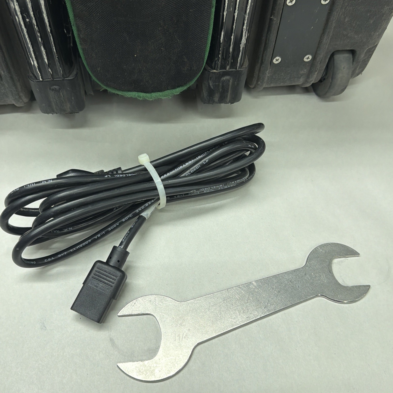 Summitek Kaelus iQA700LB Passive Intermodulation (PIM) Analyzer TESTED WORKING