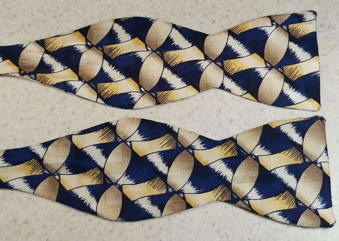 BEAU TIES LTD. OF VERMONT SILK BOW TIE ABSTRACT DESIGN EXCELLENT CONDITION #5