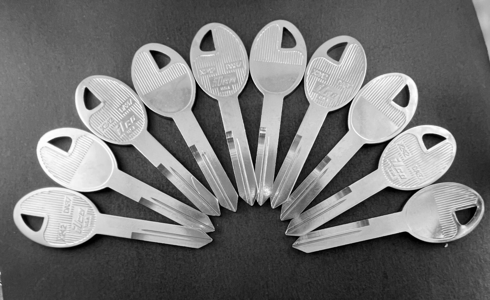 Lots of 2/5/10 X242 DA37 NSN16R Key Blanks for Nissan