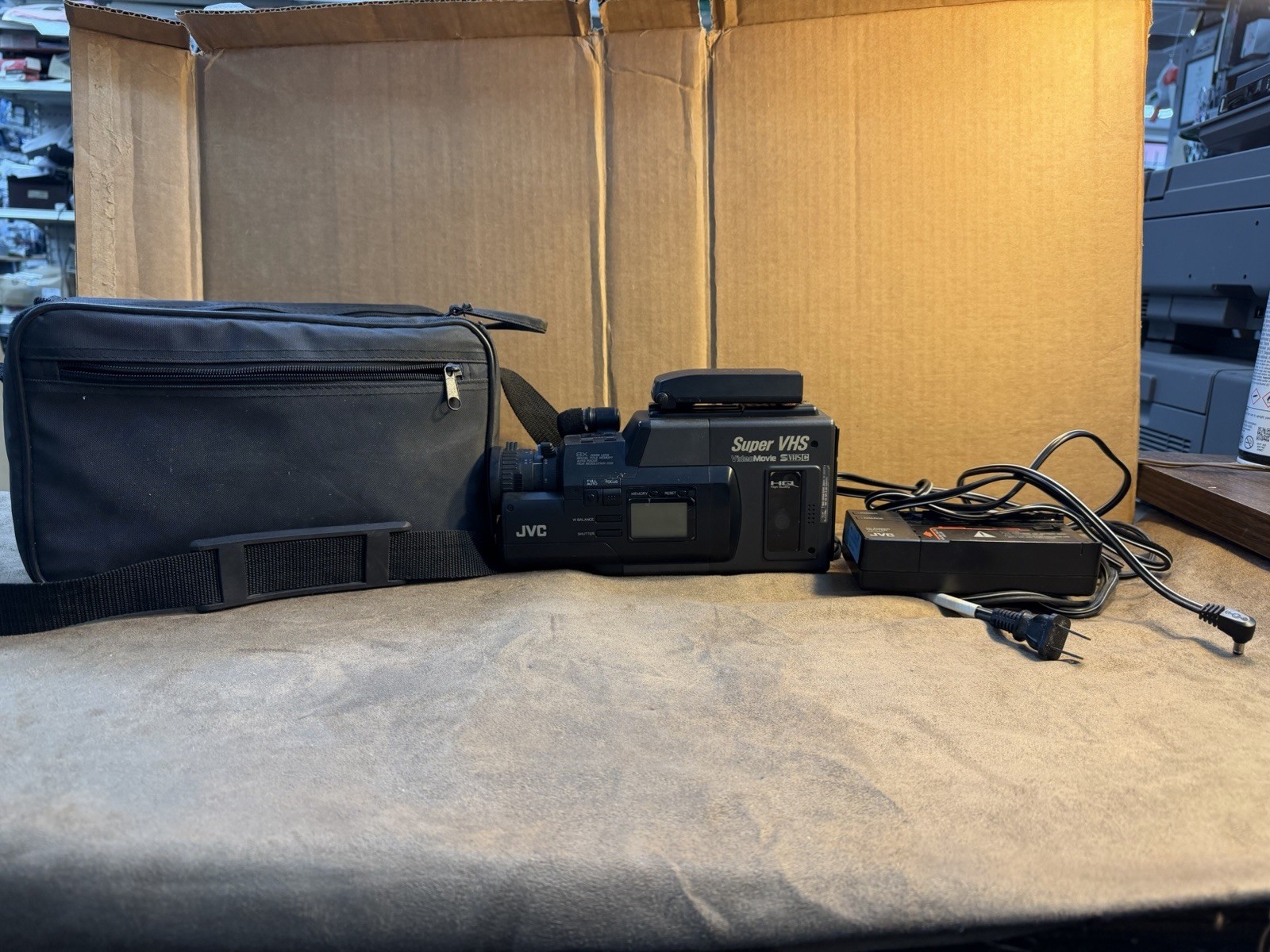 JVC Camcorder GR-S77E VHS-C Camcorder, As Is, Powers On Read Description