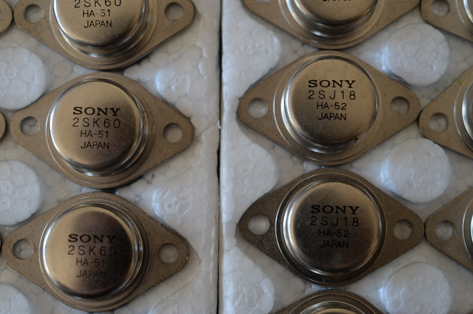 A pair of SONY V-FET TRANSISTORS 2SJ18 / 2SK60 NOS Original