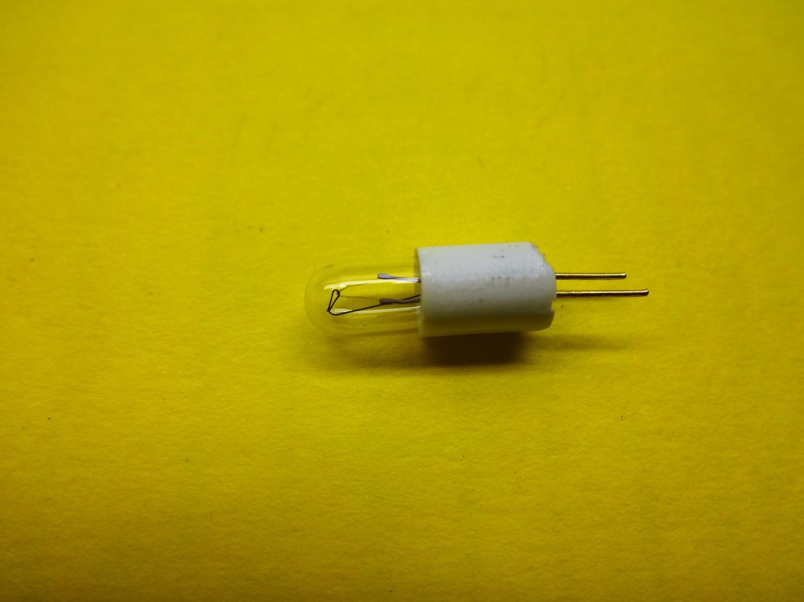 6.3V 40MA BI-PIN PANEL LAMP FOR MARANTZ  OTHERS IN1006301