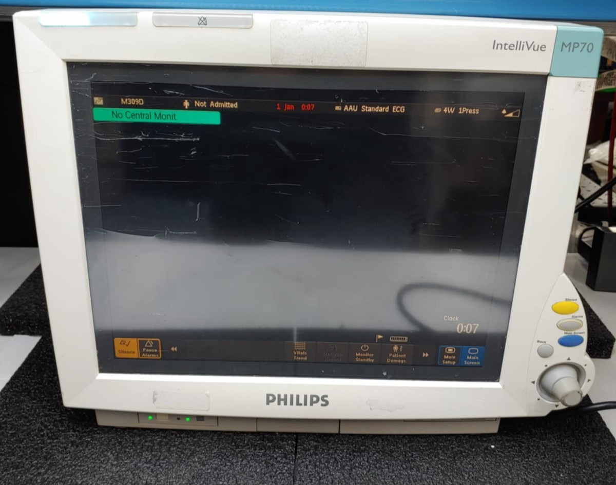 Philips M8007A IntelliVue MP70 Patient Monitor