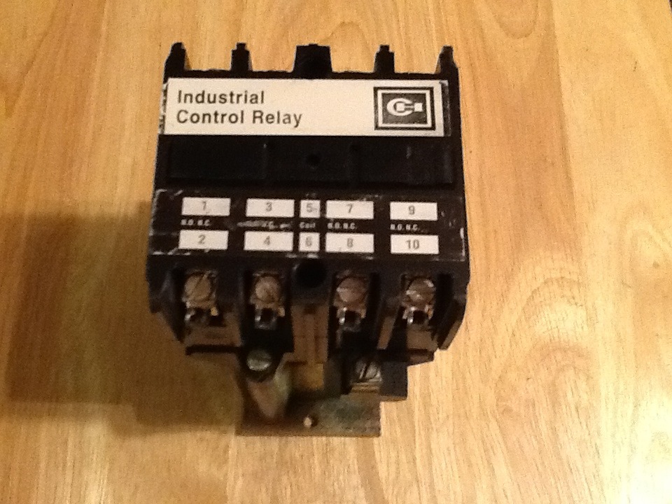 Cutler-Hammer ARD440L Solid State Relay 24VDC Coil, 600VDC