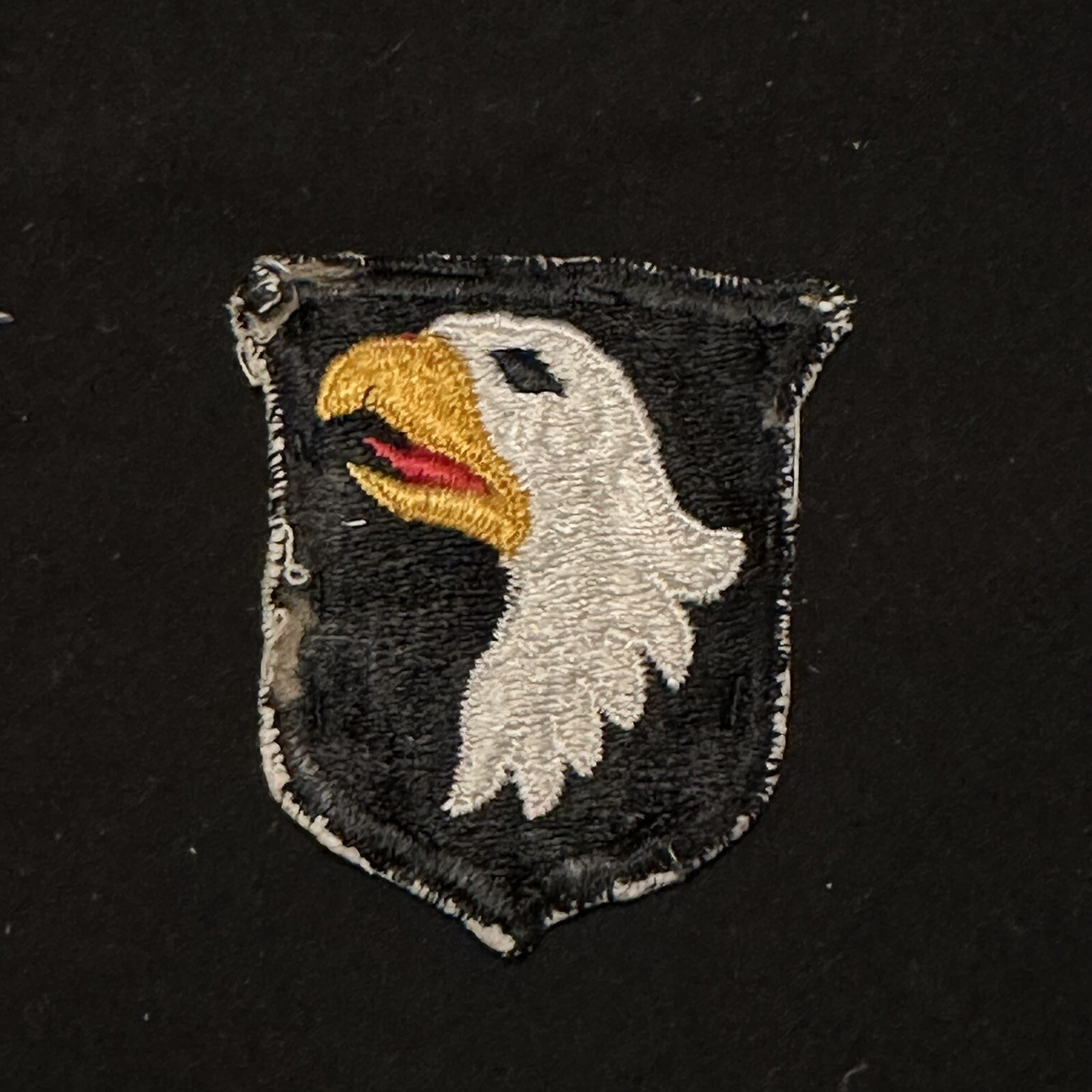 WWII 101st Airborne Div Patch Owned By Gen. Elvy Roberts D-day Vet