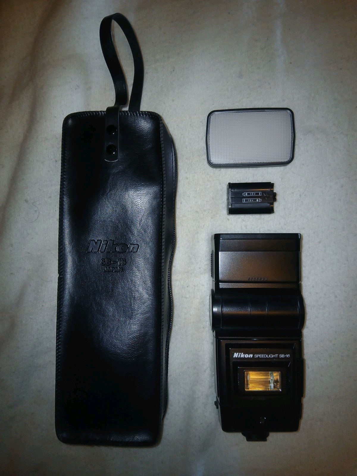 Nikon Speedlight SB-16 TTL Shoe Mount Strobe Hot Shoe and Nikon Case & Diffuser