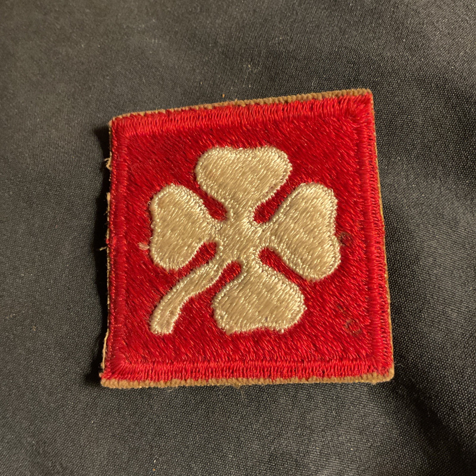 US 4th Army Shoulder Patch-Cut Edge-NO GLOW-Original WW-II  WW2 Snowy Back