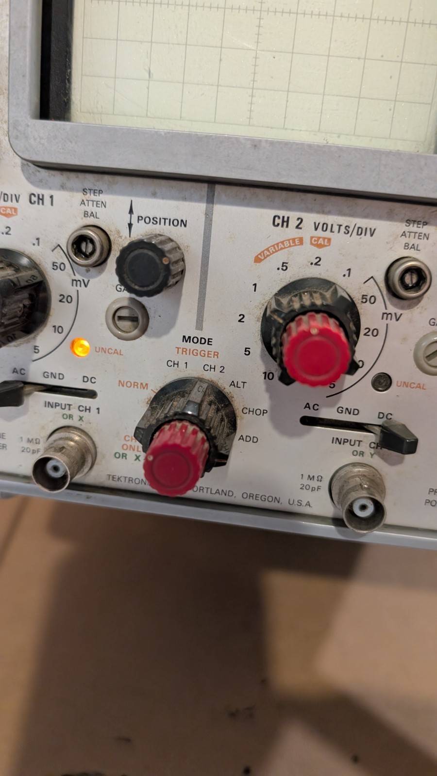 Tektronix Type 454 Oscilloscope powers up, working