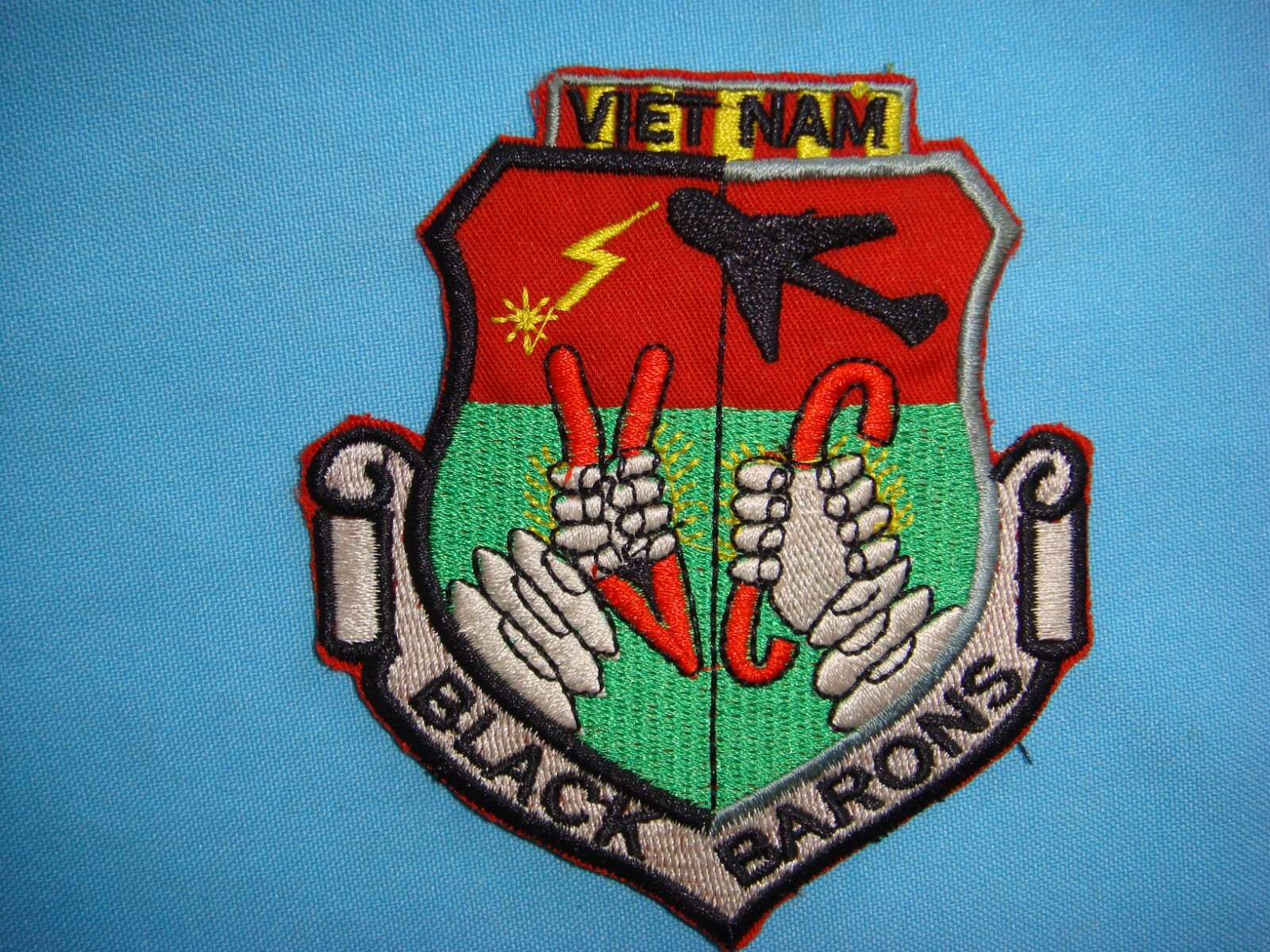 VIETNAM WAR PATCH, USAF 4133rd BOMB WINGS  " BLACK BARONS "